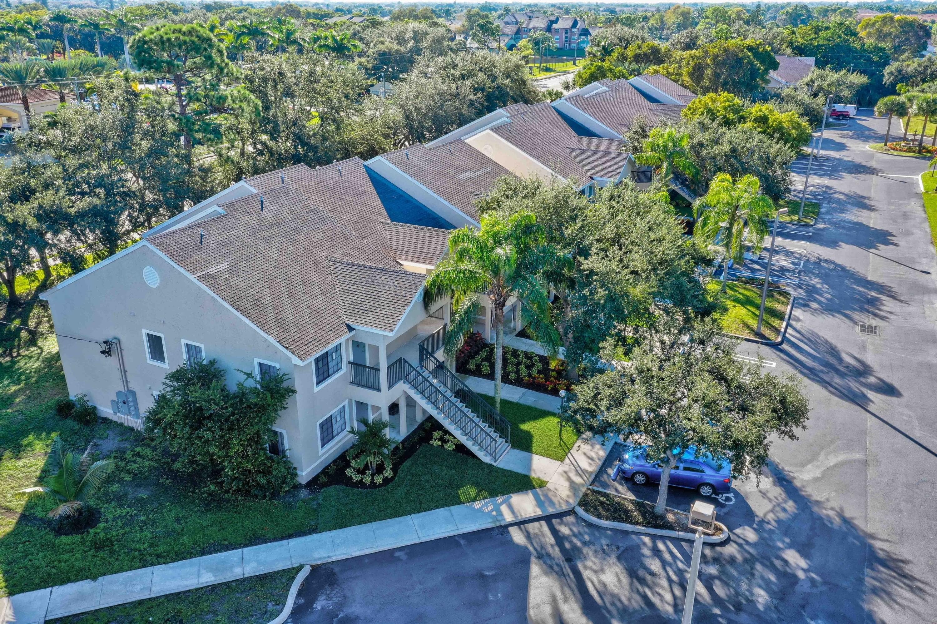 4685 N Haverhill Road A8, West Palm Beach, FL 33417 — photo 2 of 33