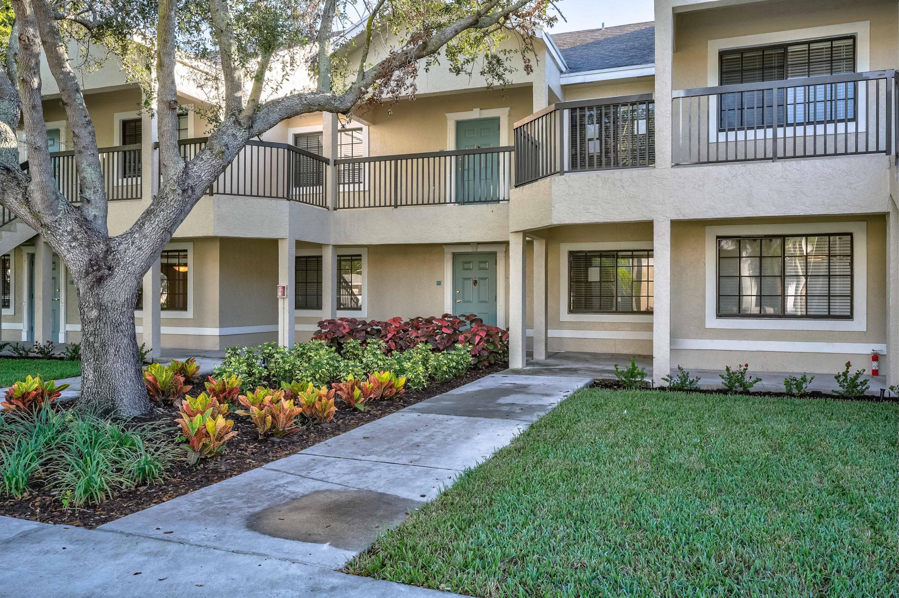 4685 N Haverhill Road A8, West Palm Beach, FL 33417 — photo 8 of 33