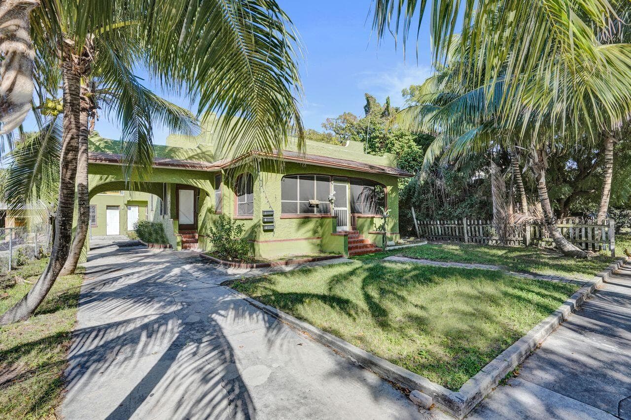 627 30th Street, West Palm Beach, FL 33407 — photo 2 of 65