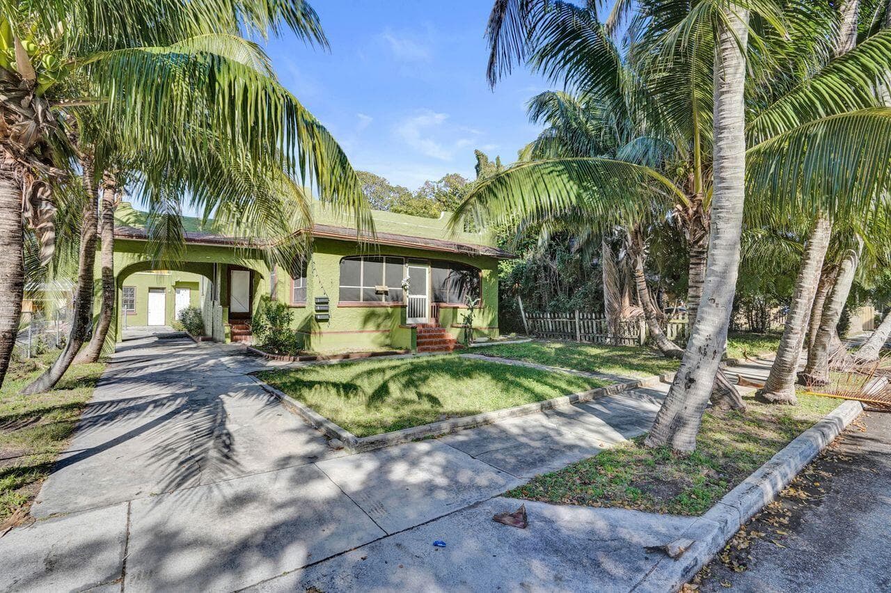 627 30th Street, West Palm Beach, FL 33407 — photo 4 of 65