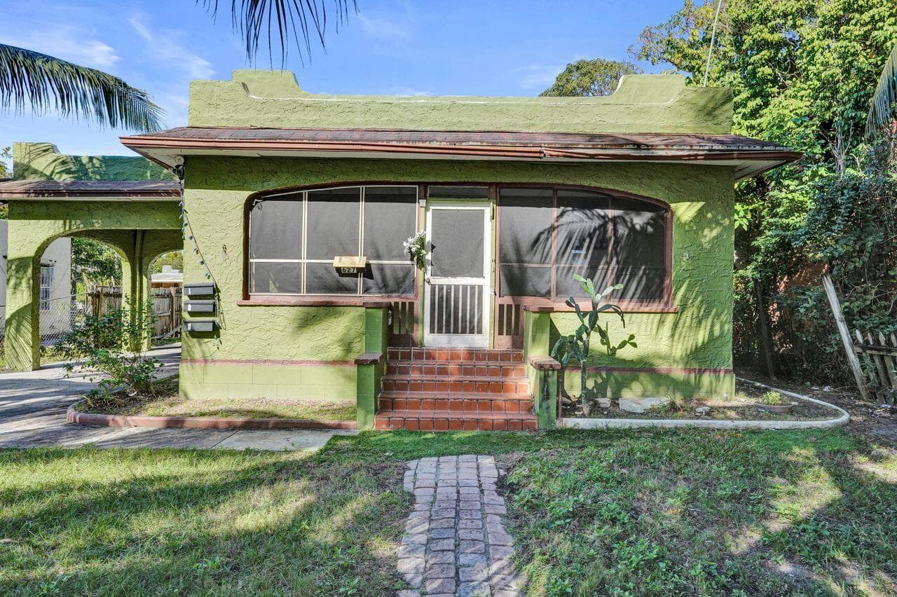 627 30th Street, West Palm Beach, FL 33407 — photo 7 of 65