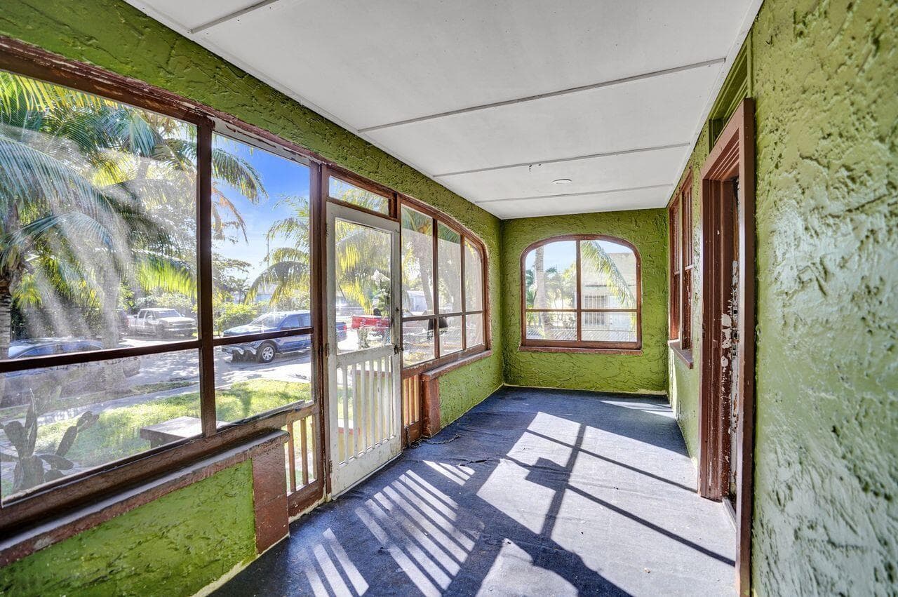 627 30th Street, West Palm Beach, FL 33407 — photo 14 of 65