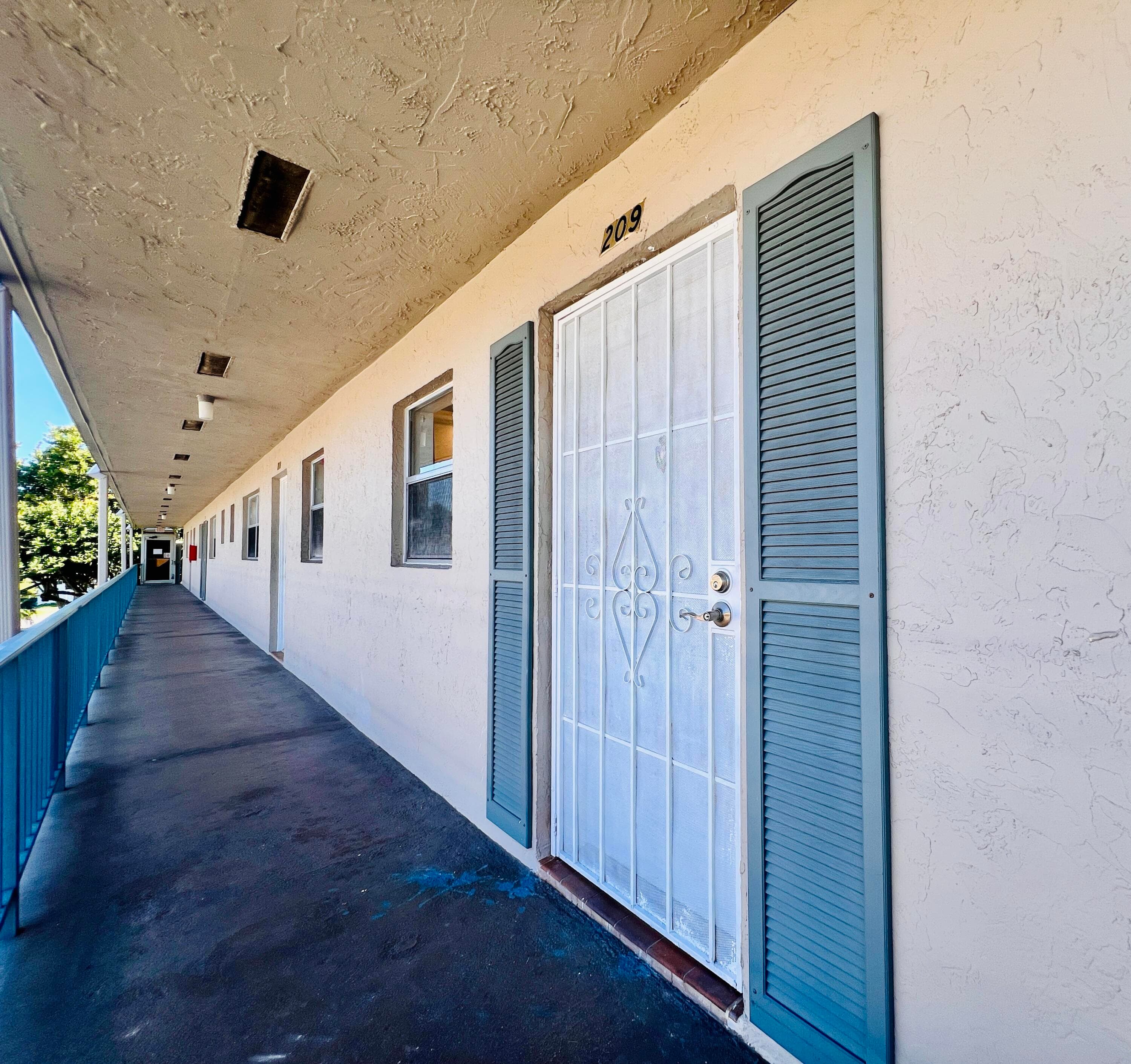 209 Oxford 200, West Palm Beach, FL 33417 — photo 10 of 17
