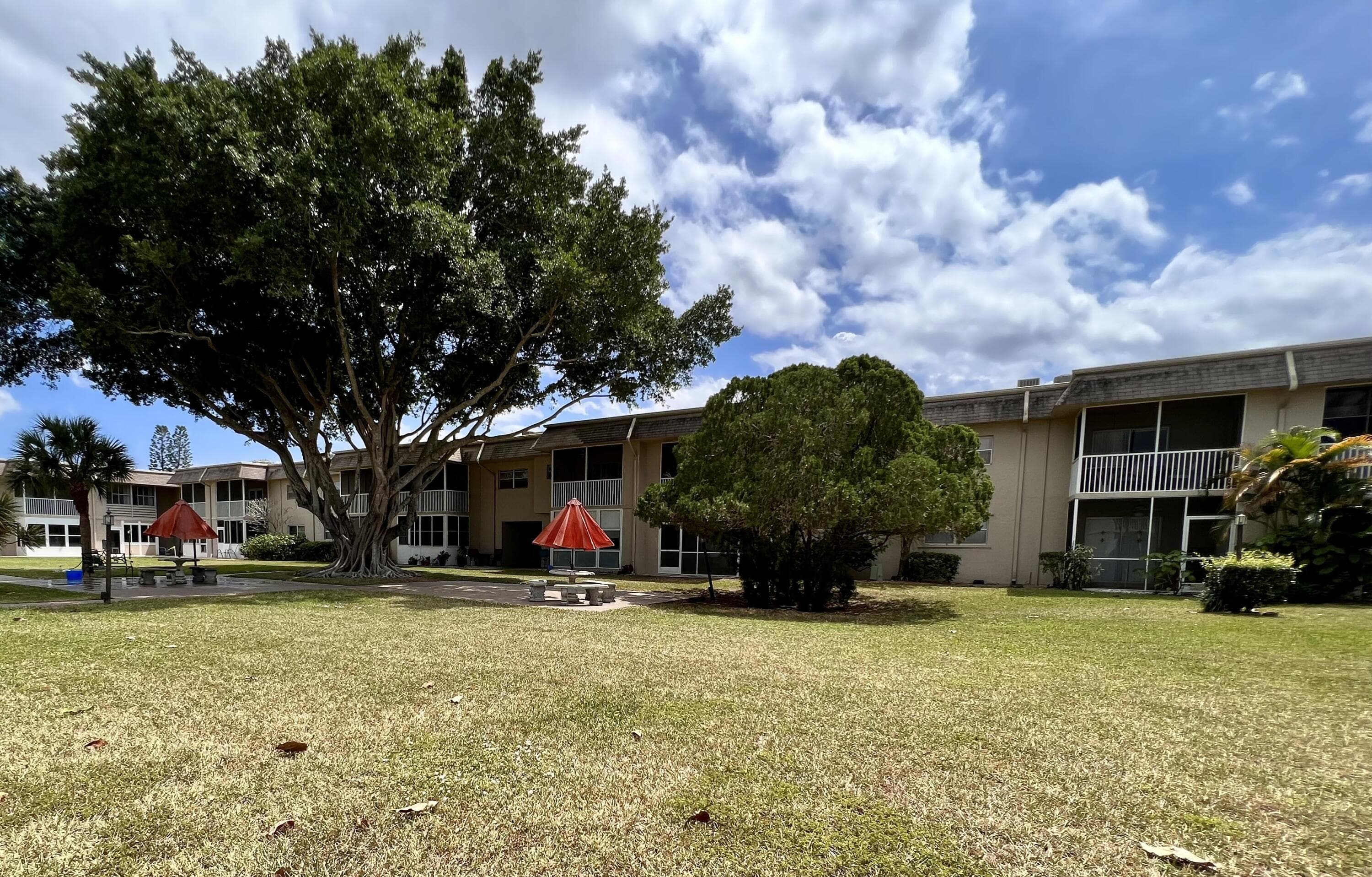209 Oxford 200, West Palm Beach, FL 33417 — photo 12 of 17
