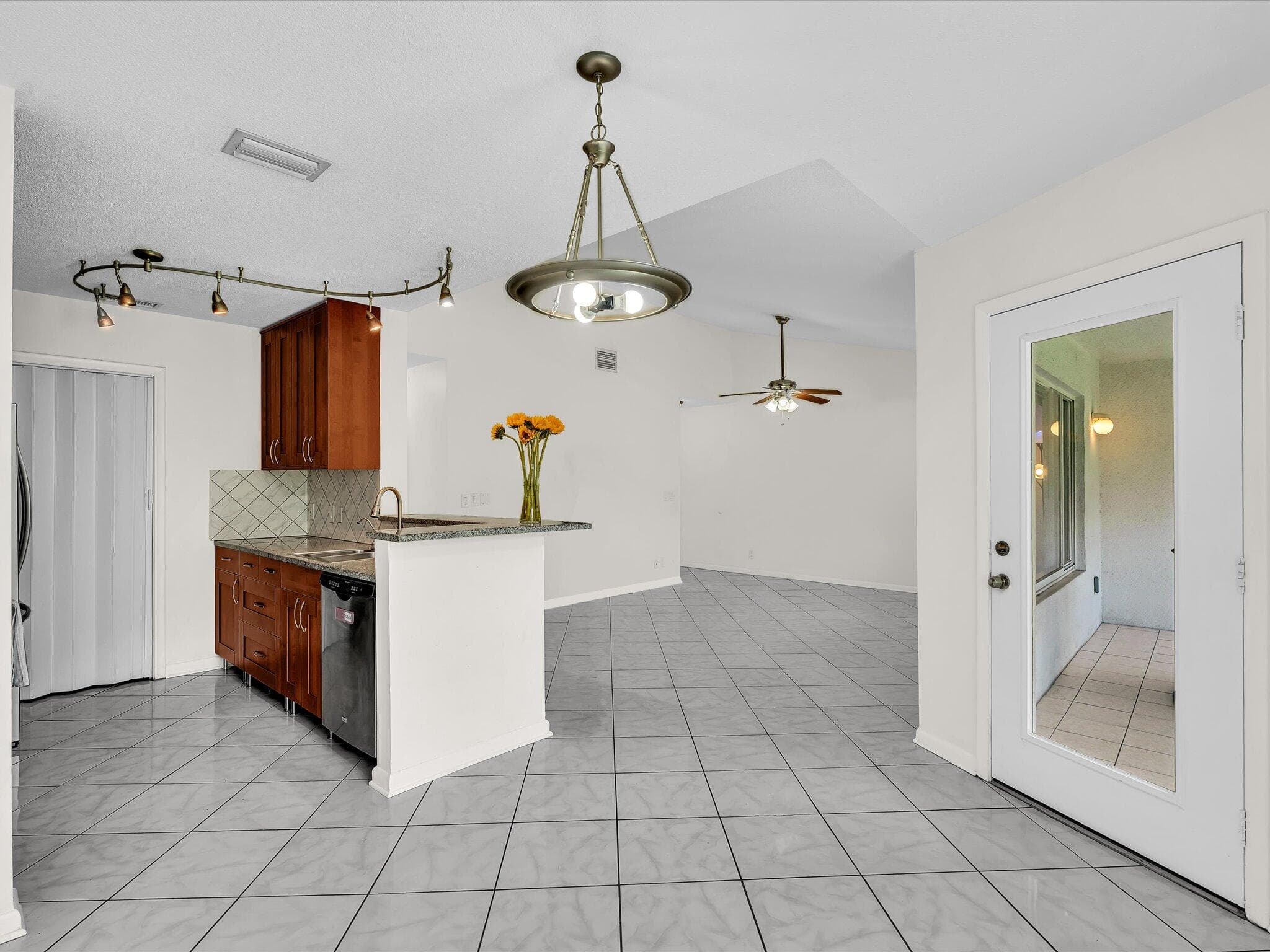 815 W Boynton Beach Boulevard 16-205, Boynton Beach, FL 33426 — photo 20 of 58