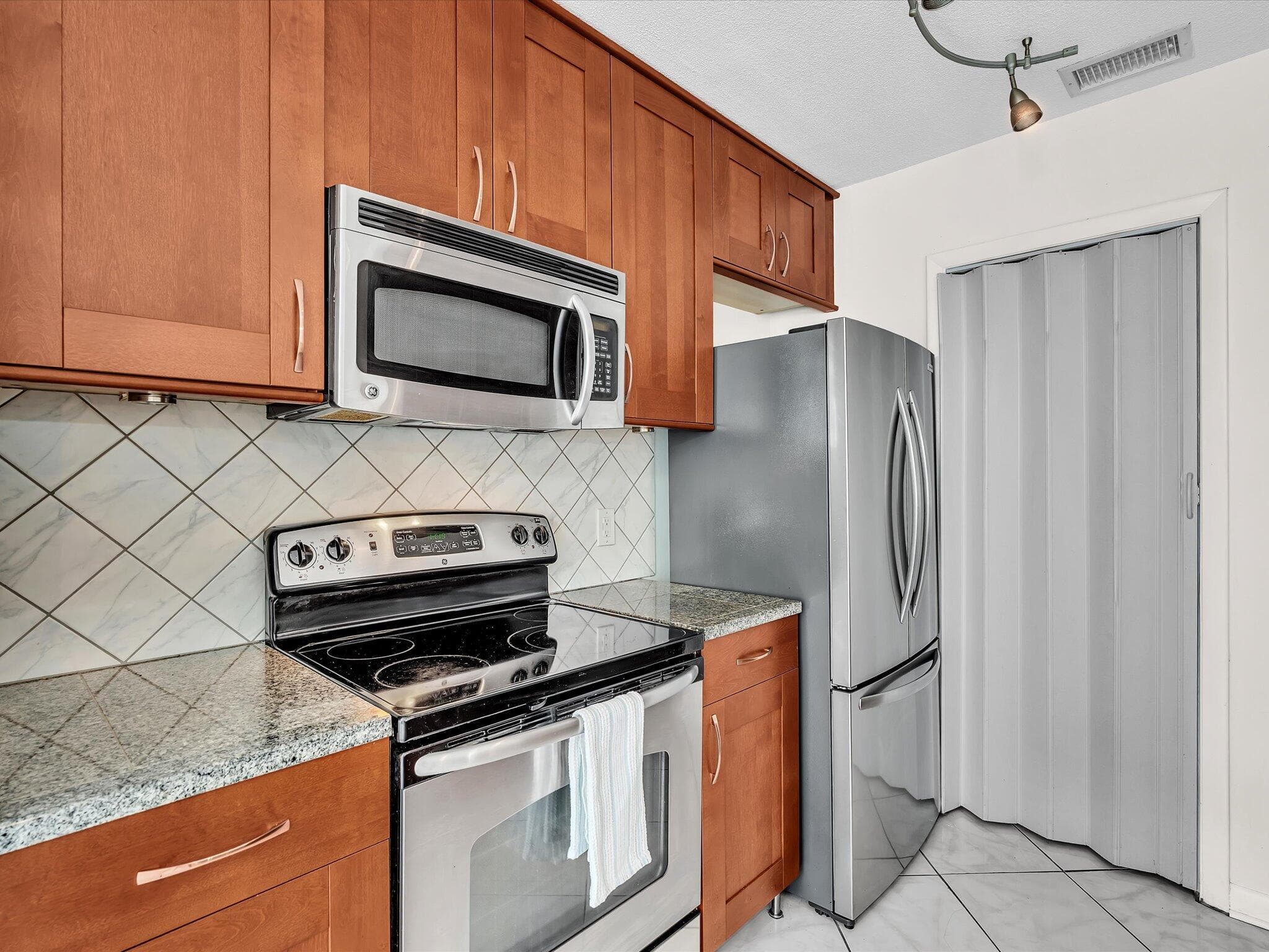 815 W Boynton Beach Boulevard 16-205, Boynton Beach, FL 33426 — photo 16 of 58