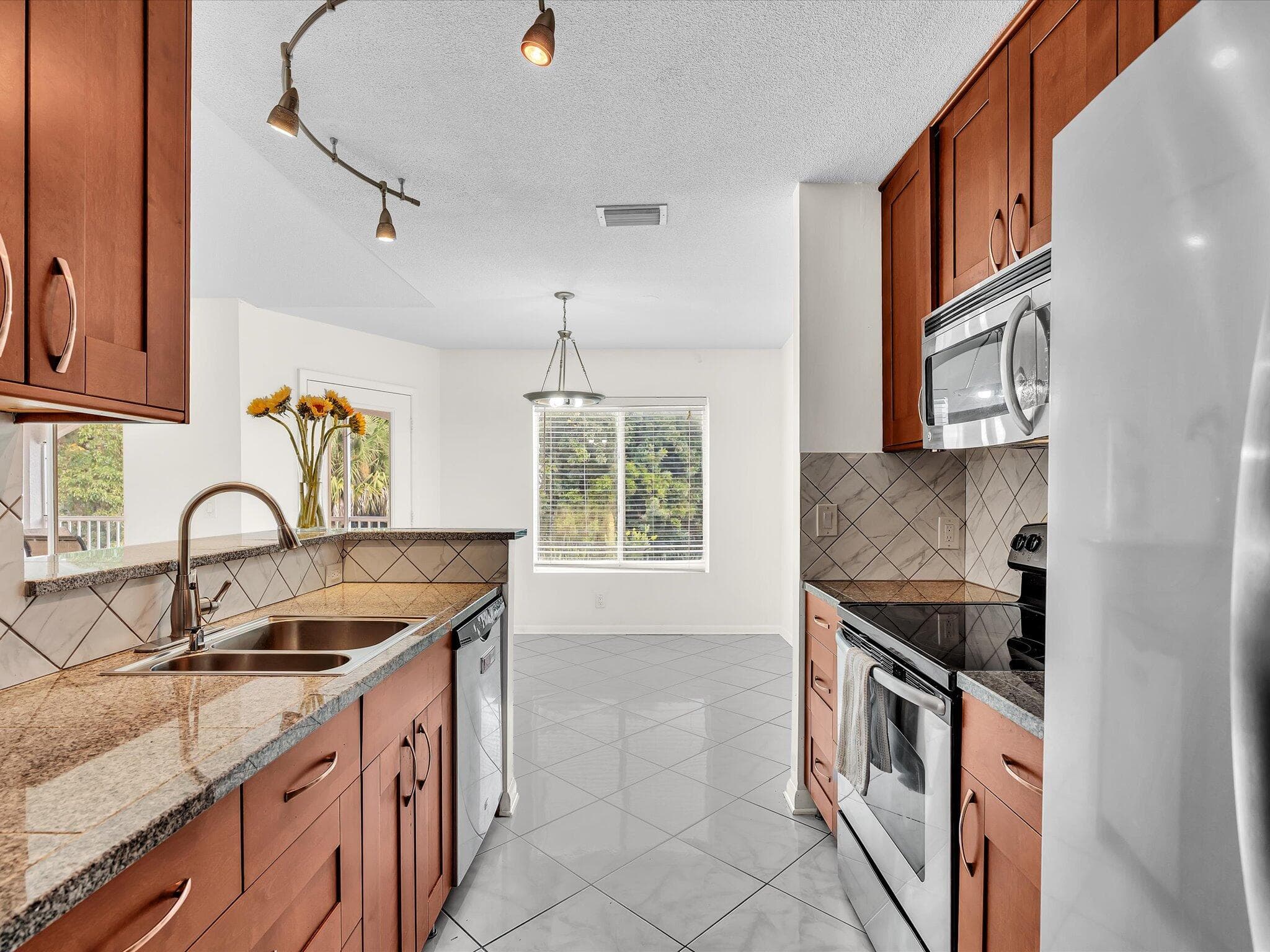 815 W Boynton Beach Boulevard 16-205, Boynton Beach, FL 33426 — photo 10 of 58