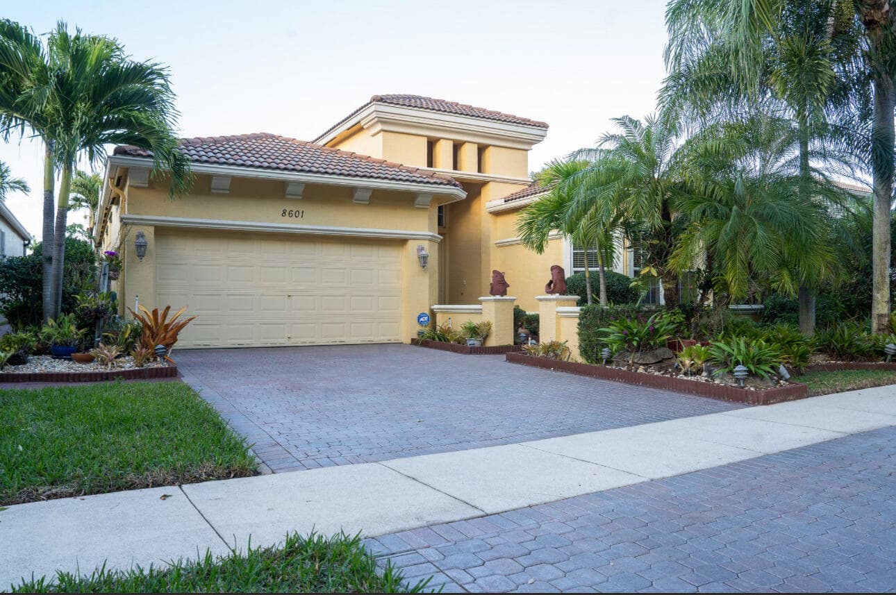 8601 Via Grande E, Wellington, FL 33411 — photo 1 of 10