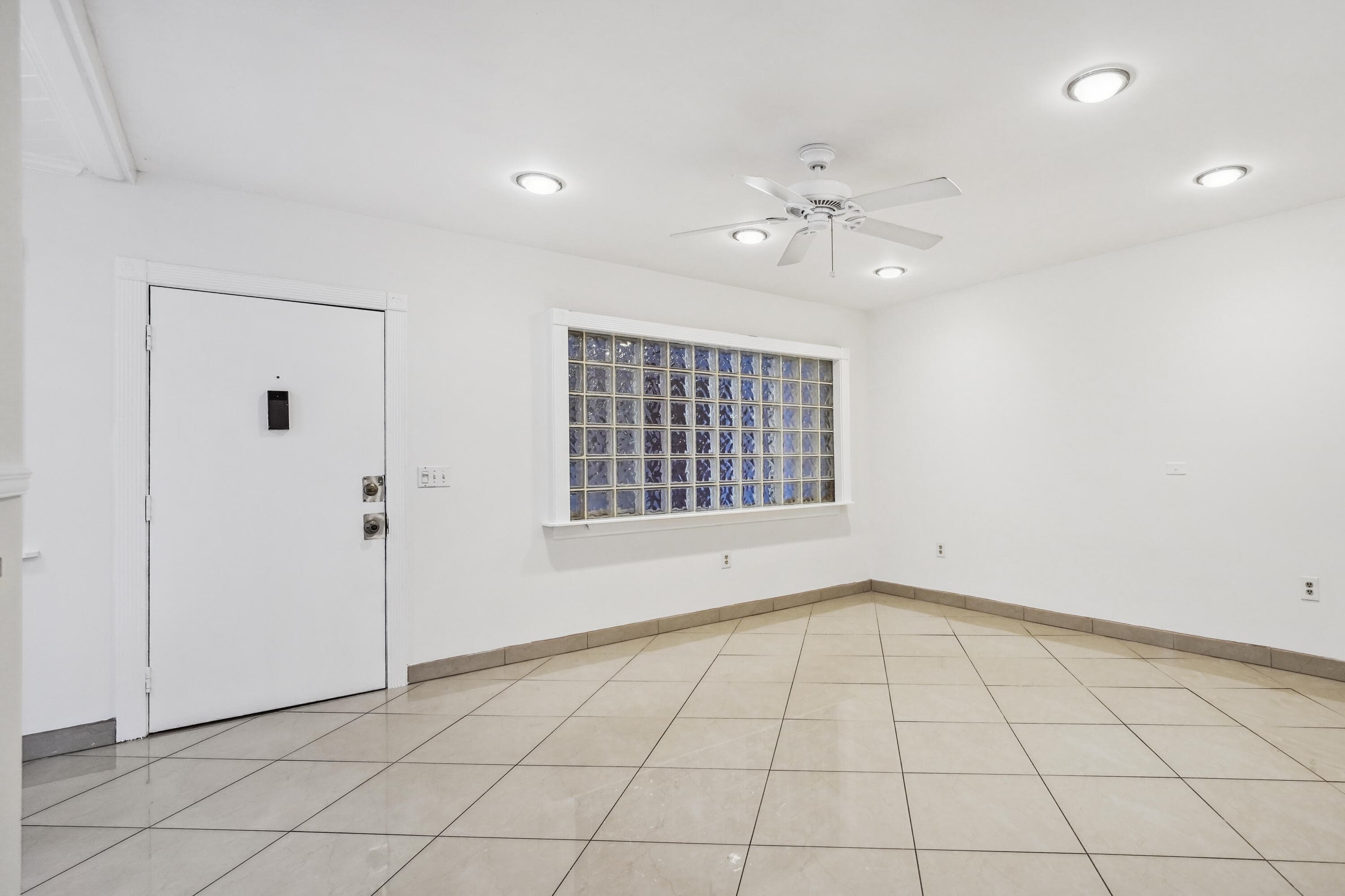 2878 Donnelly Drive 106, Lake Worth, FL 33462 — photo 1 of 20
