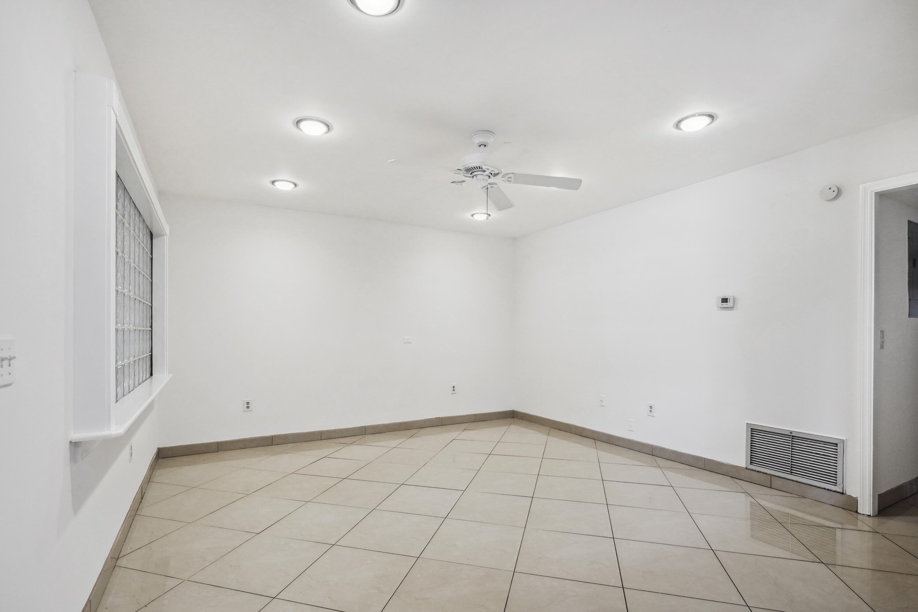 2878 Donnelly Drive 106, Lake Worth, FL 33462 — photo 5 of 20