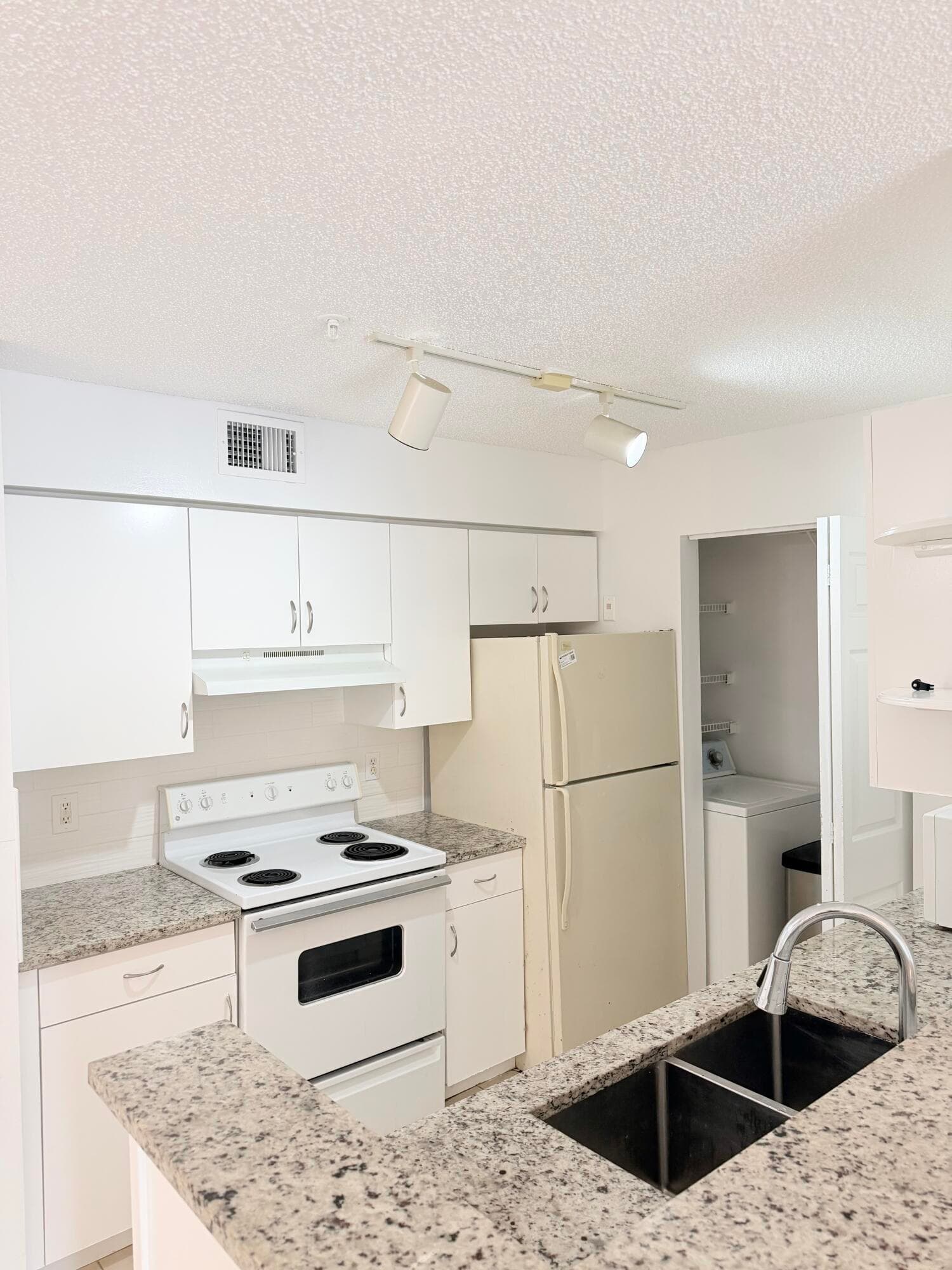 2041 Renaissance Boulevard 207, Miramar, FL 33025 — photo 6 of 11