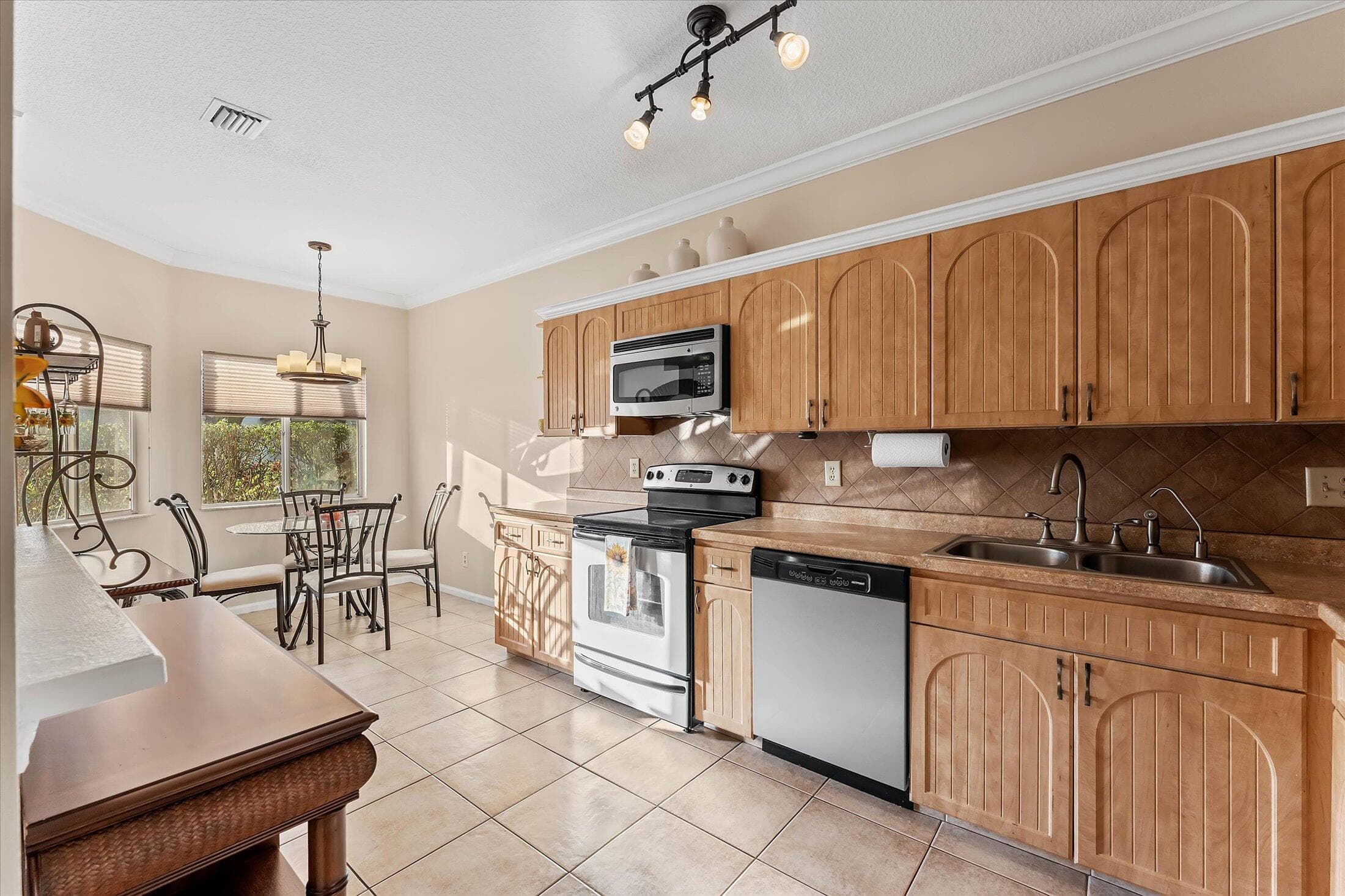 6757 Via Regina 3, Boca Raton, FL 33433 — photo 9 of 49