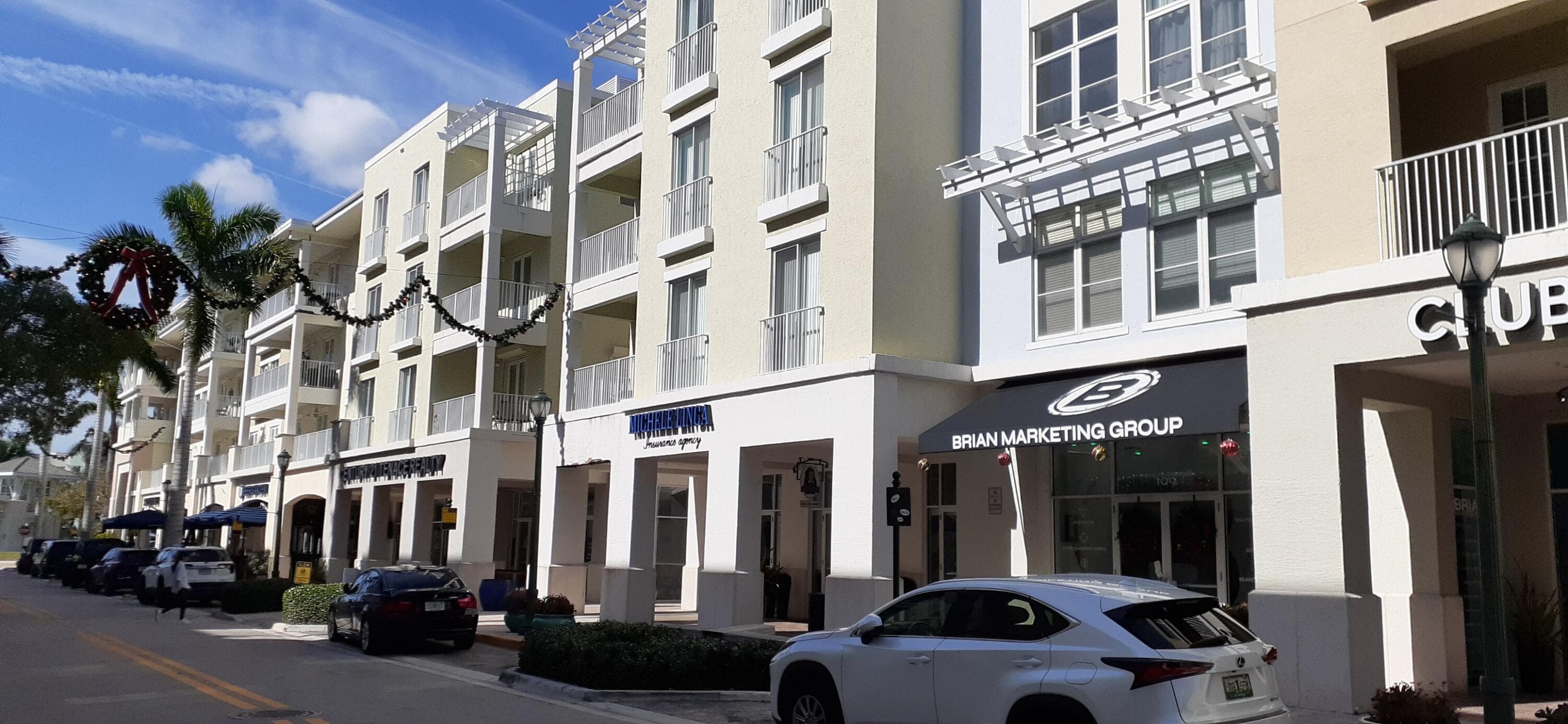 Condominium in Jupiter — photo 1 of 6
