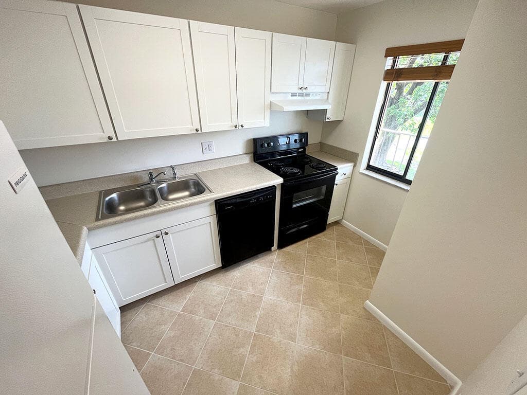 2828 Tennis Club Drive 207, West Palm Beach, FL 33417 — photo 1 of 7