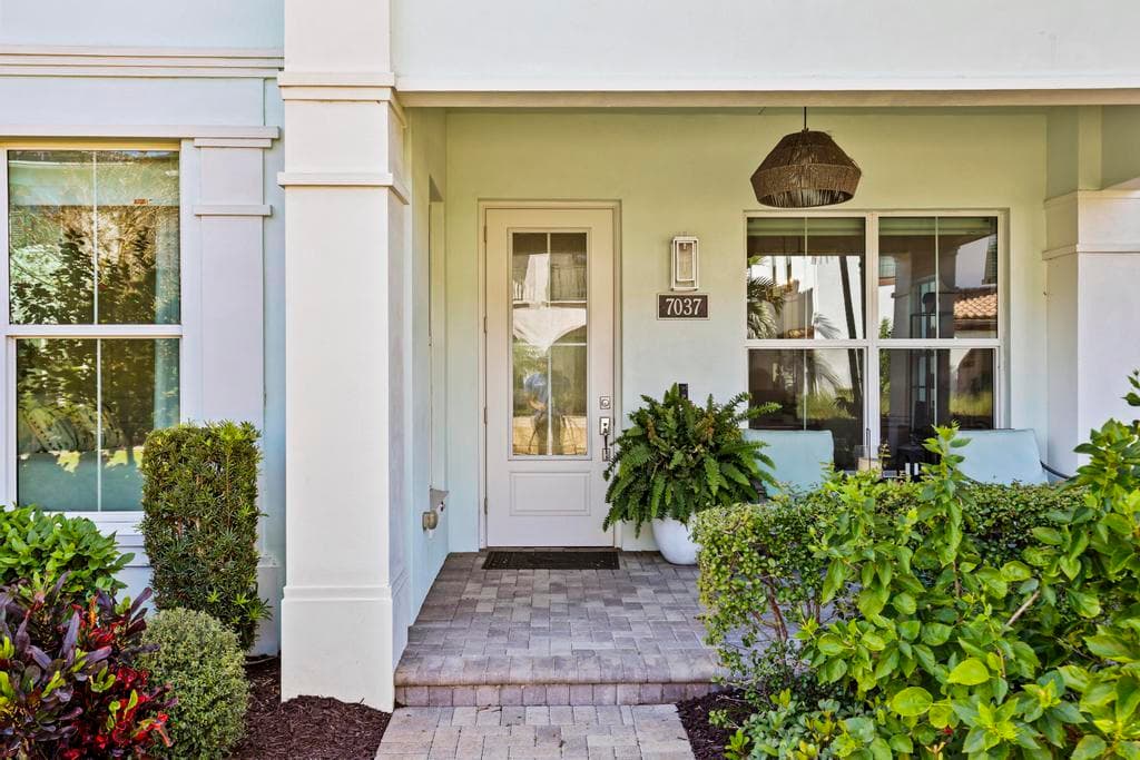 7037 Edison Place, Palm Beach Gardens, FL 33418 — photo 4 of 79