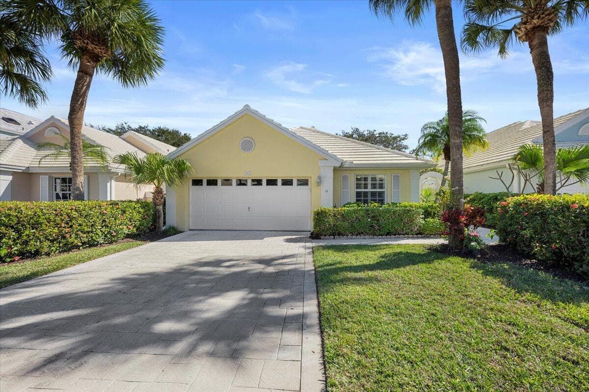 11 Dorchester Circle, Palm Beach Gardens, FL 33418 — photo 2 of 43