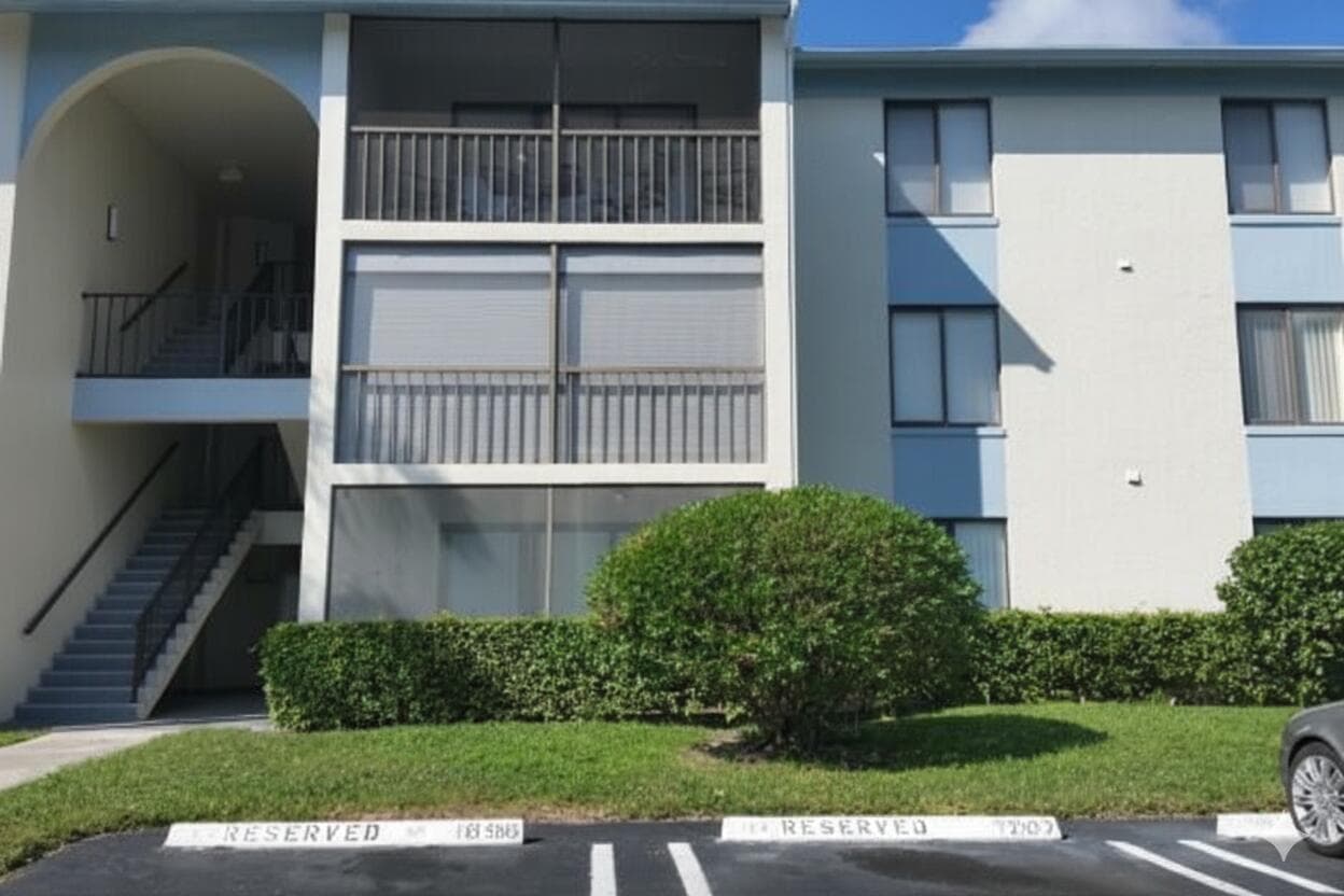 1110 Green Pine Boulevard H2, West Palm Beach, FL 33409 — photo