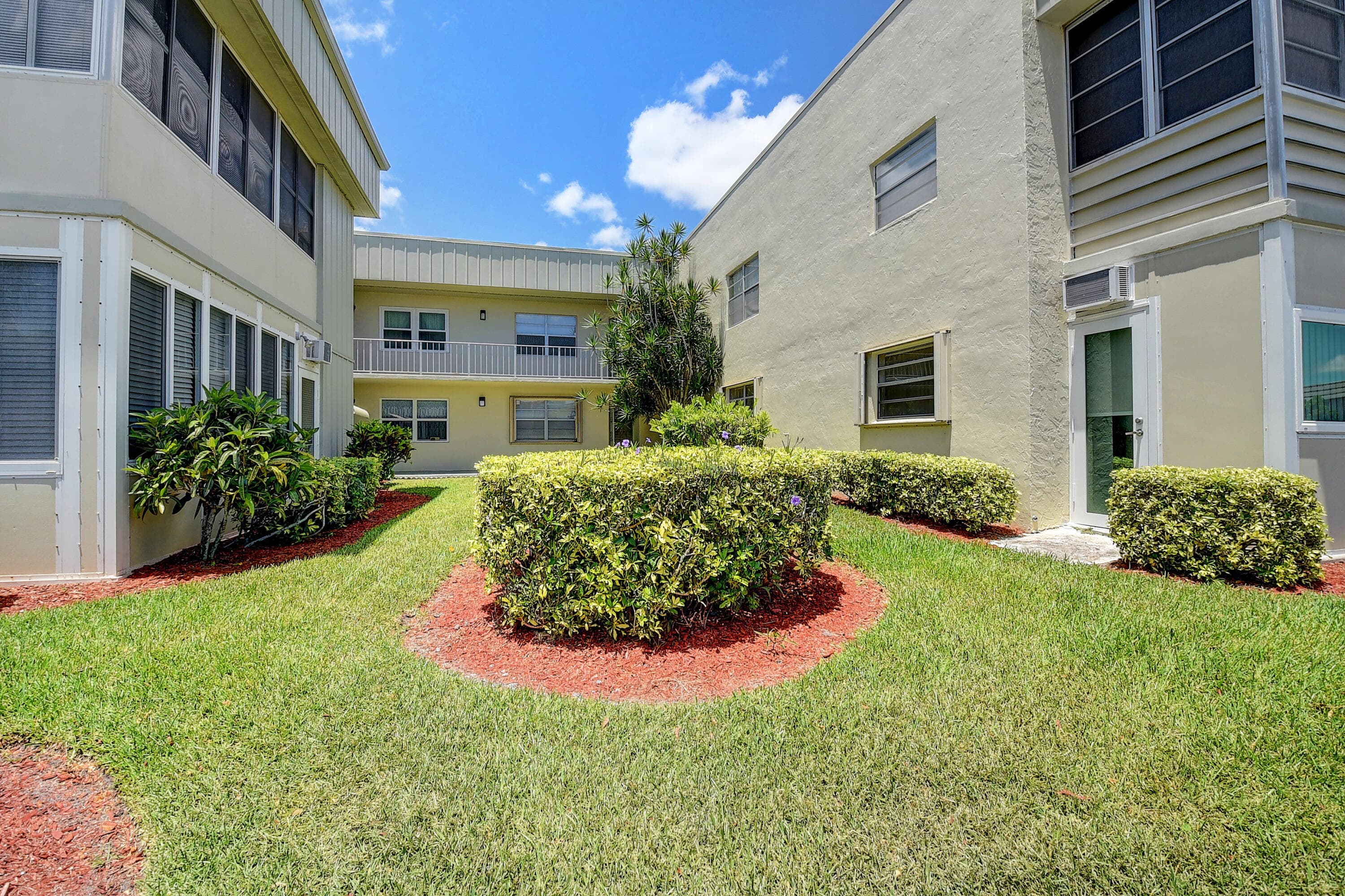 318 Monaco G Boulevard G, Delray Beach, FL 33446 — photo 4 of 31