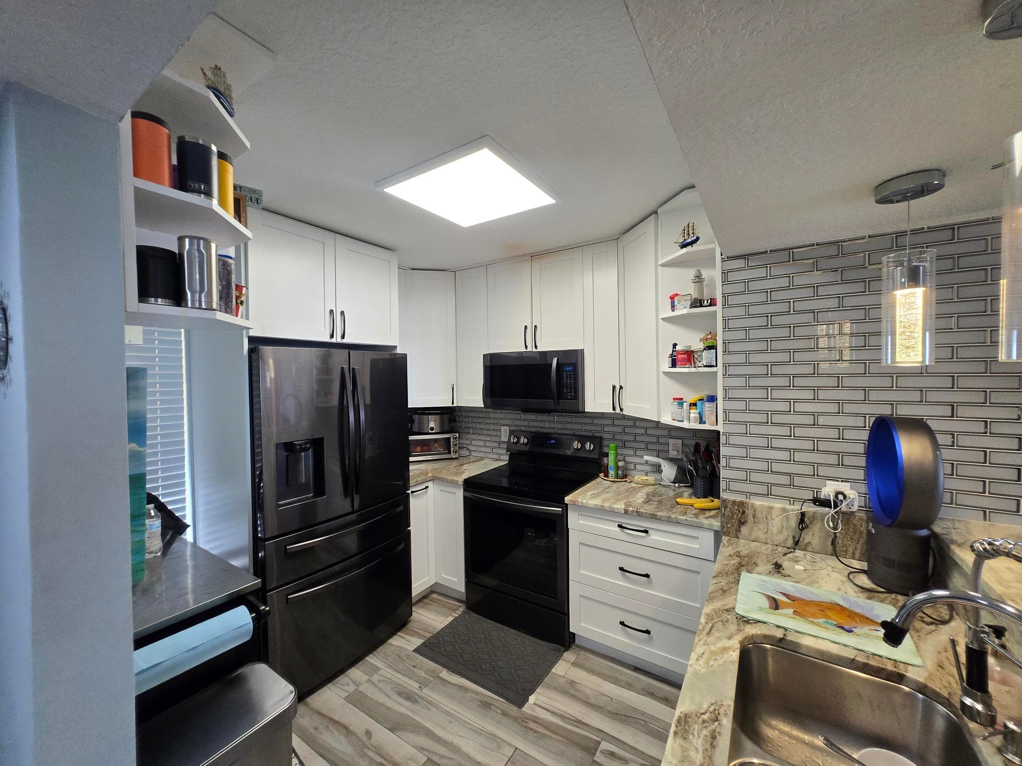 1105 Lake Shore Drive 102, Lake Park, FL 33403 — photo 6 of 23
