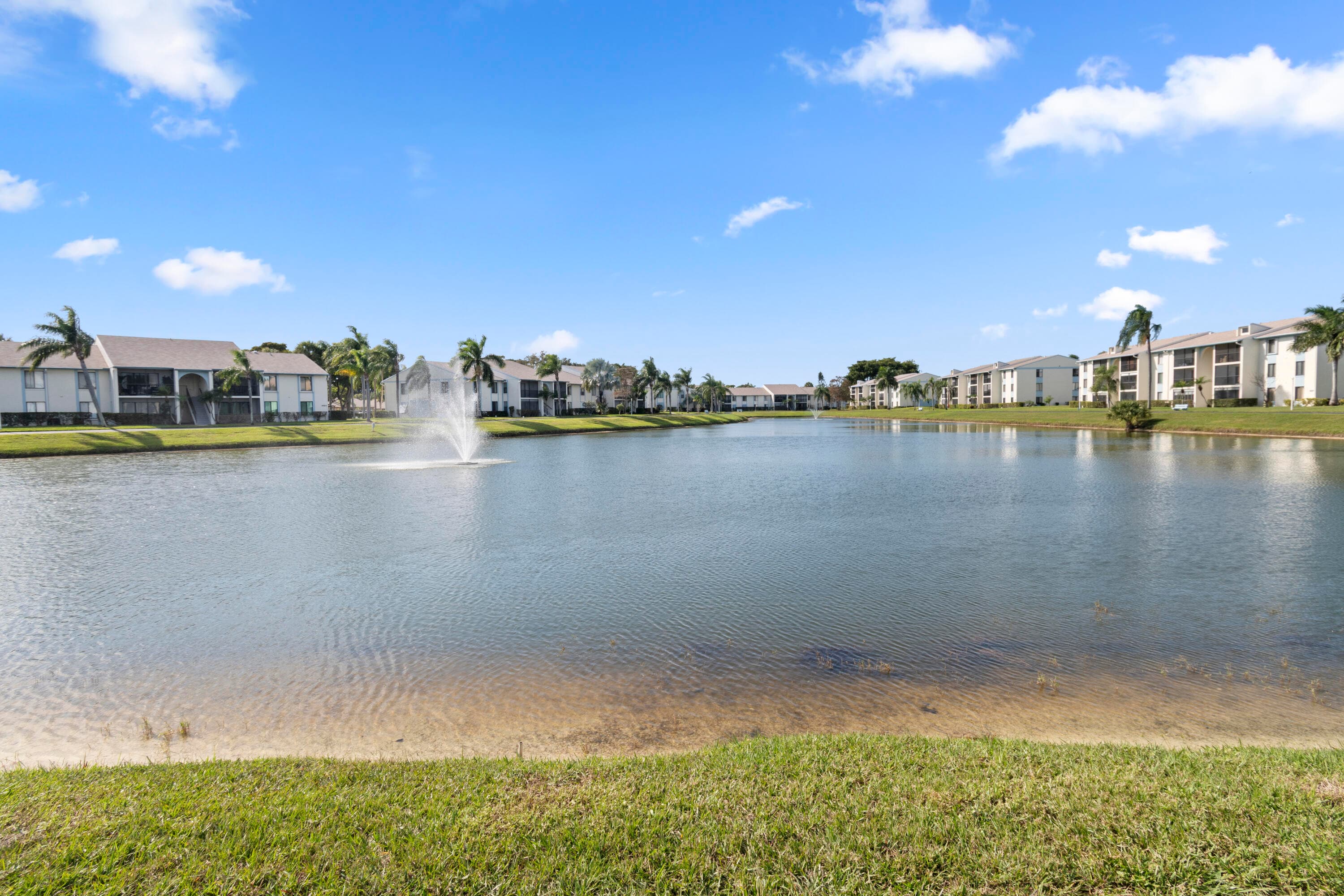 1110 Green Pine Boulevard H2, West Palm Beach, FL 33409 — photo 2 of 12