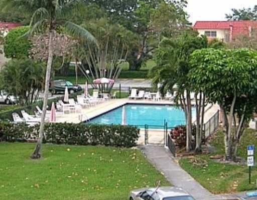 681 S Hollybrook Drive 105, Pembroke Pines, FL 33025 — photo 23 of 34