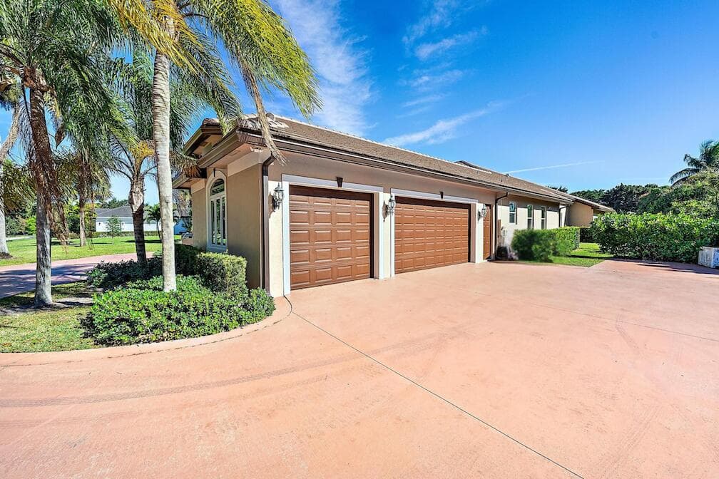 8480 Man O War Road, Palm Beach Gardens, FL 33418 — photo 37 of 45