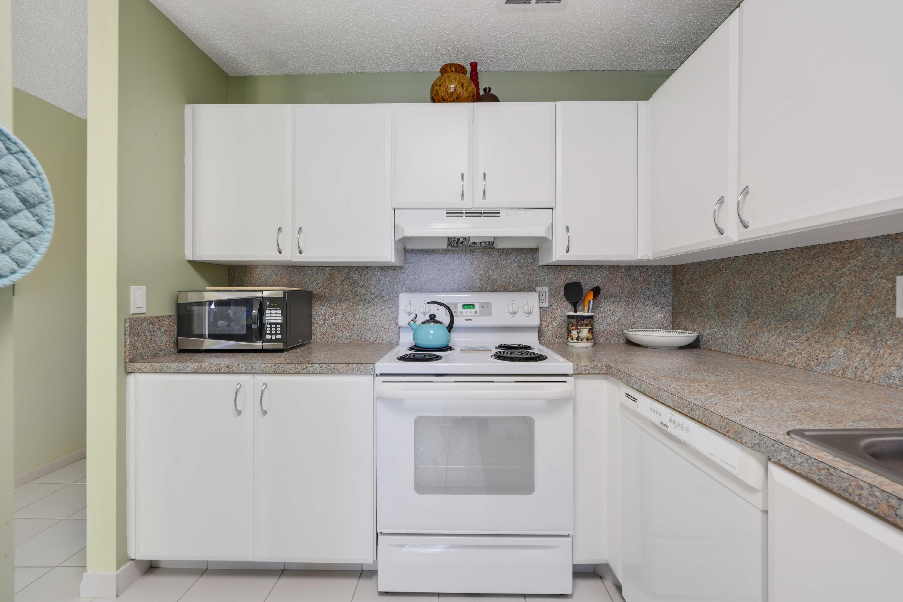 13757 Flora Place E, Delray Beach, FL 33484 — photo 12 of 60