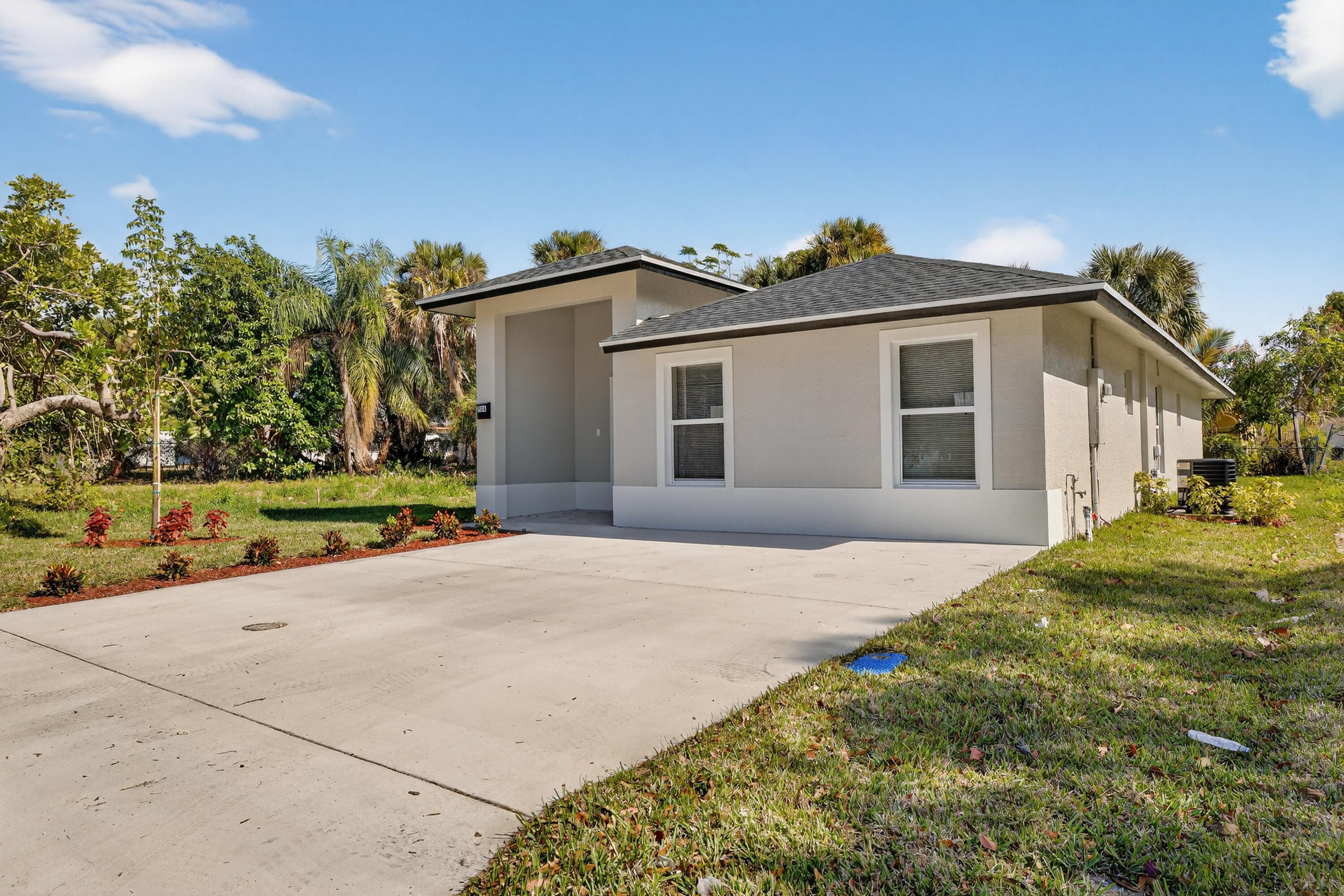 706 Dundas Court, Fort Pierce, FL 34950 — photo 2 of 37