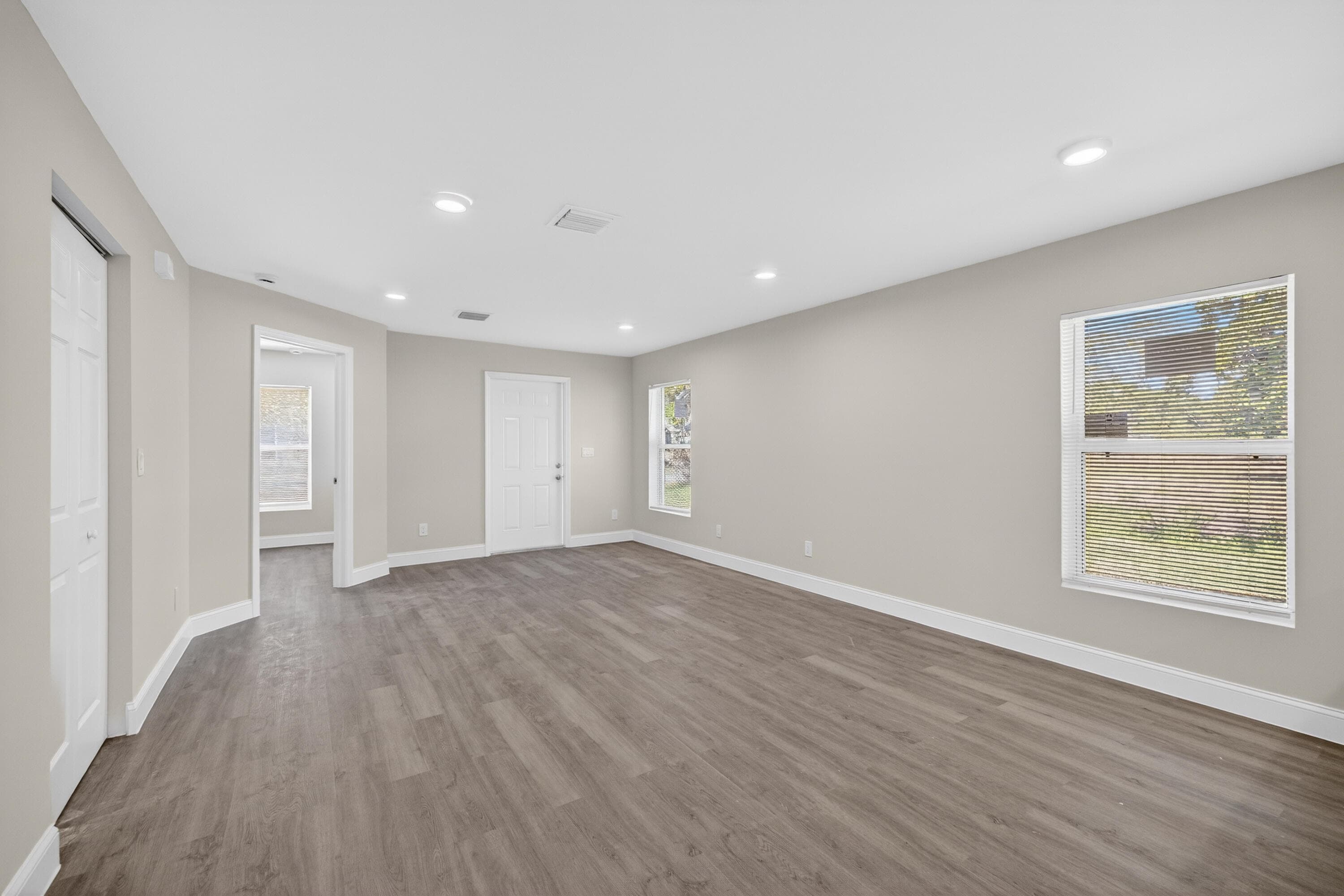 706 Dundas Court, Fort Pierce, FL 34950 — photo 5 of 37