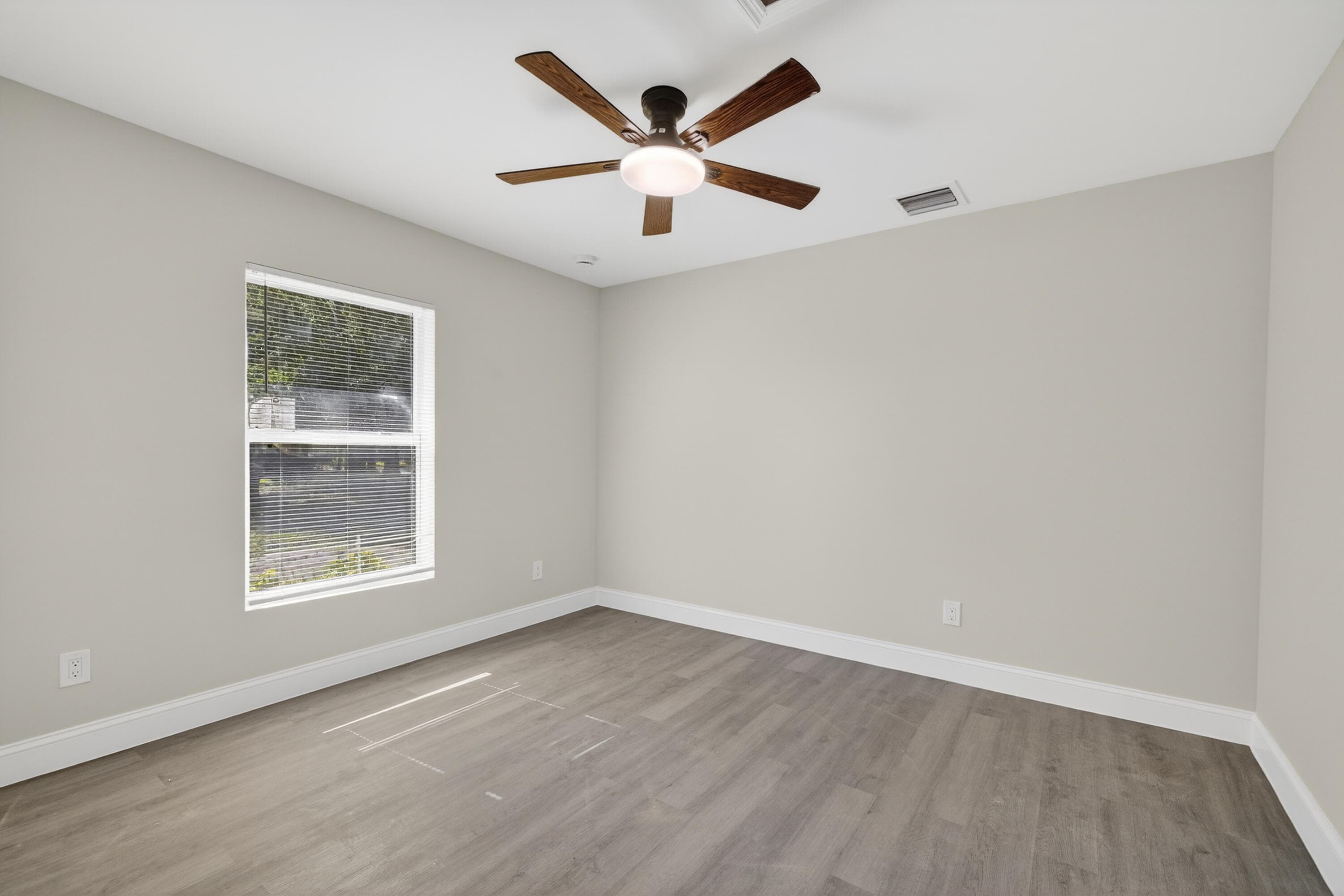 706 Dundas Court, Fort Pierce, FL 34950 — photo 13 of 37