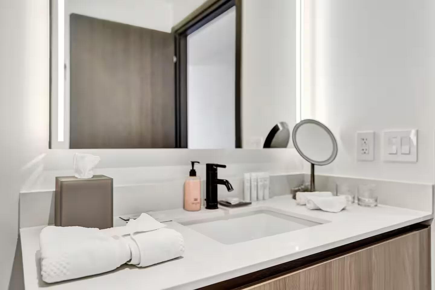 398 NE 5th Street 2403, Miami, FL 33132 — photo 12 of 33