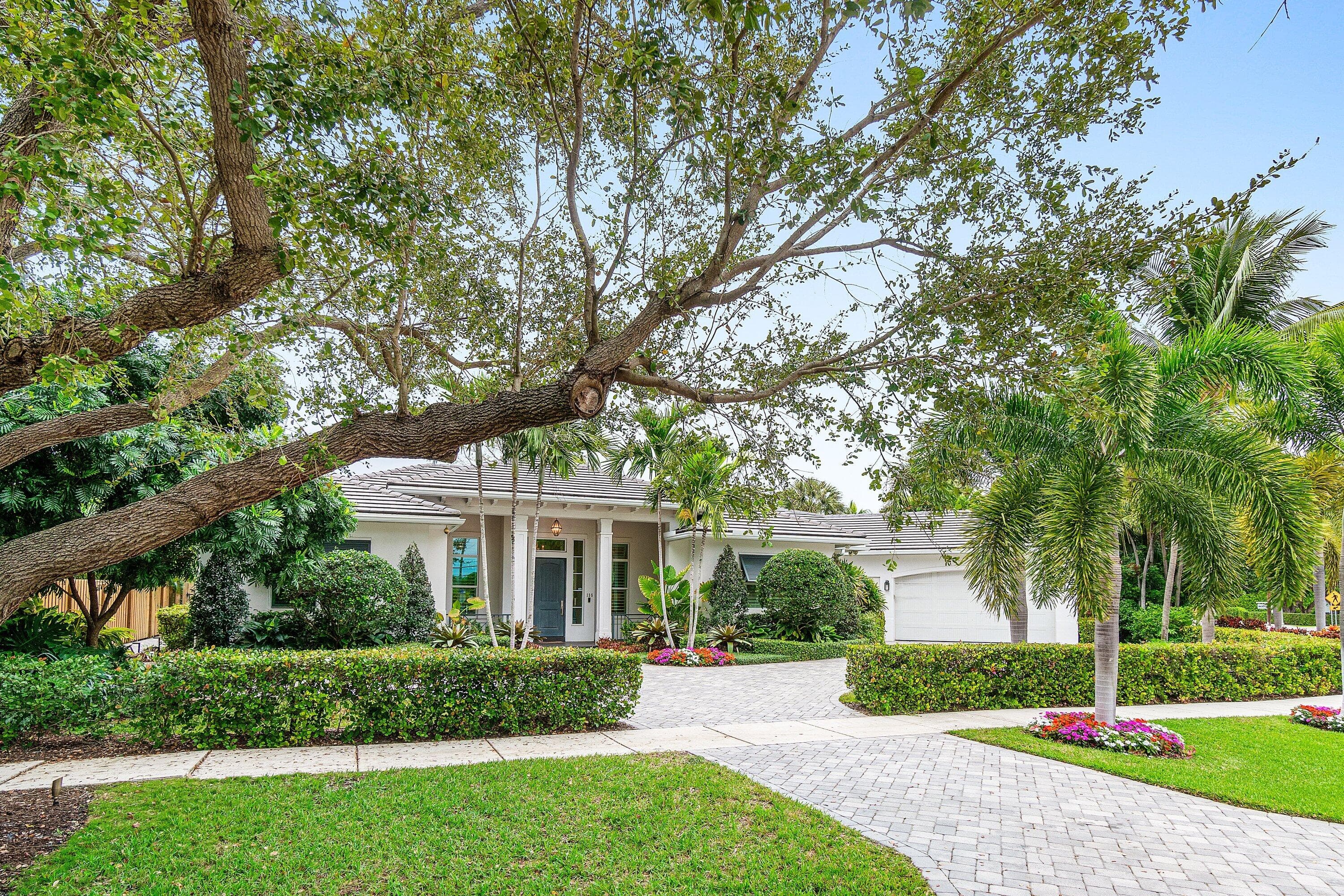 135 Dixie Boulevard, Delray Beach, FL 33444 — photo 2 of 51
