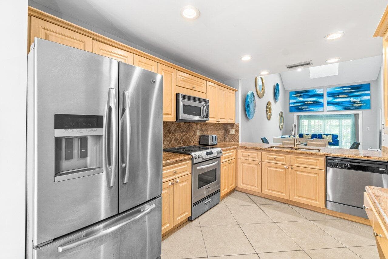 17064 Boca Club Boulevard 3, Boca Raton, FL 33487 — photo 12 of 34