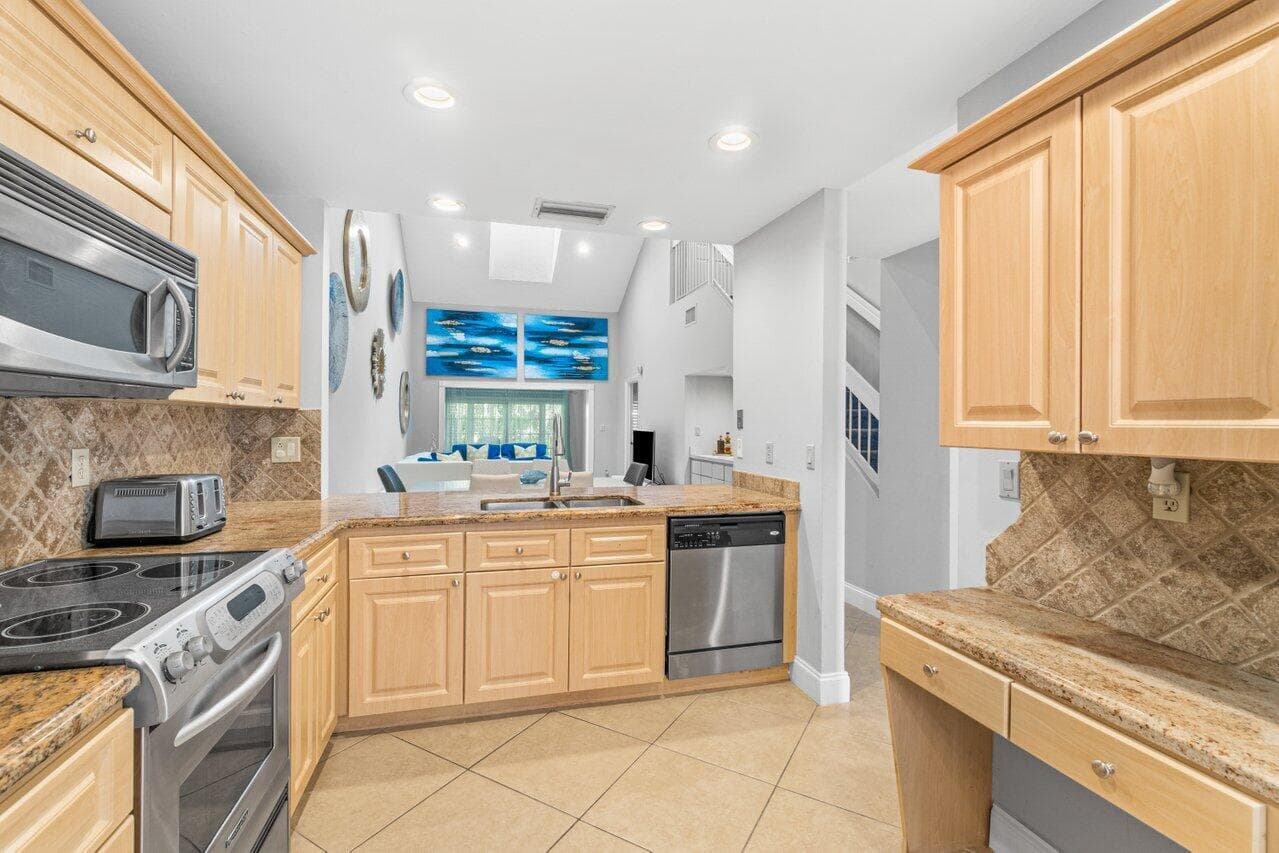 17064 Boca Club Boulevard 3, Boca Raton, FL 33487 — photo 13 of 34