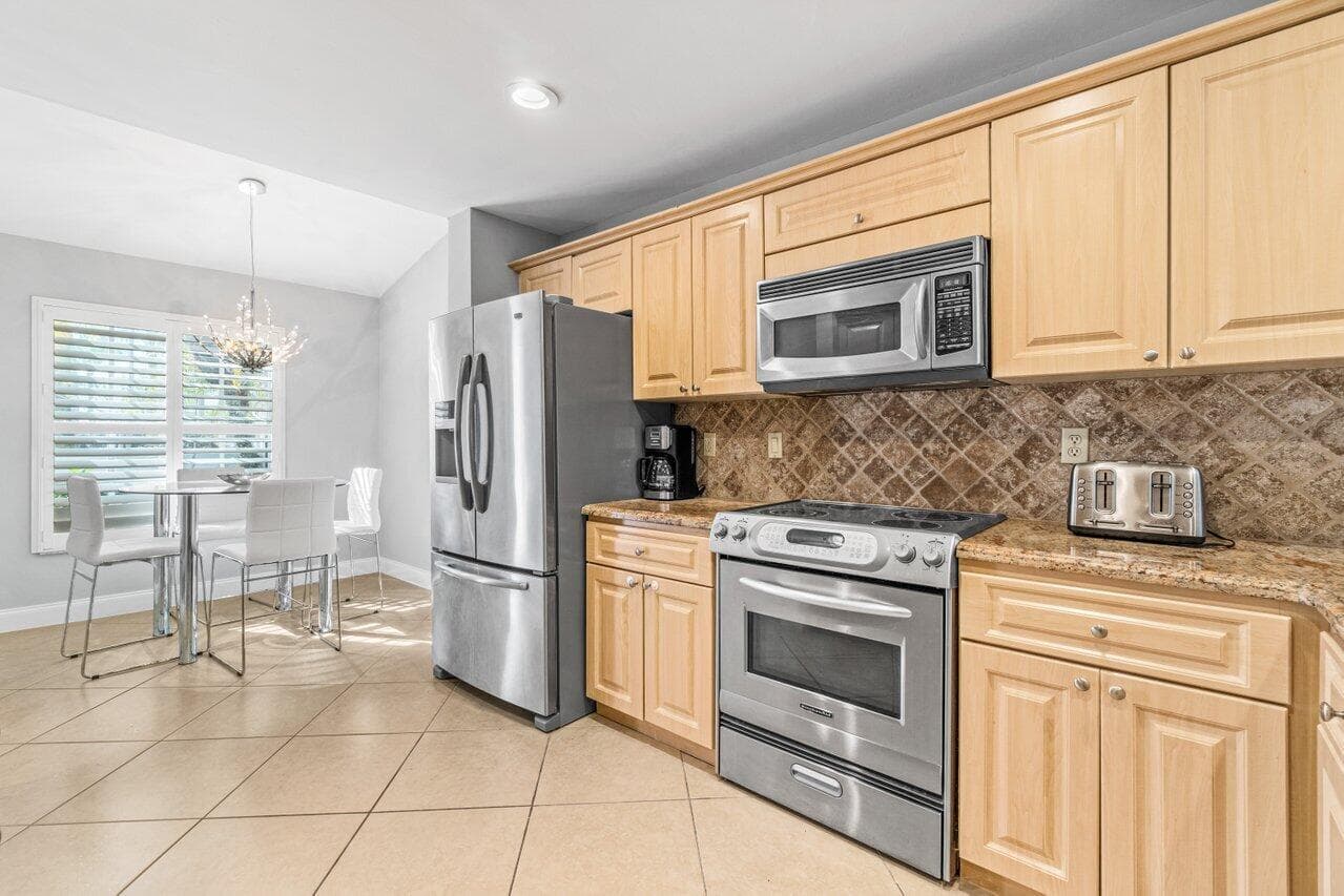 17064 Boca Club Boulevard 3, Boca Raton, FL 33487 — photo 14 of 34