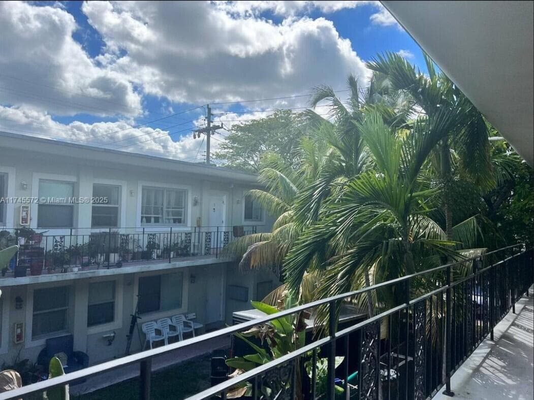 7035 Rue Granville, Miami Beach, FL 33141 — photo 2 of 12
