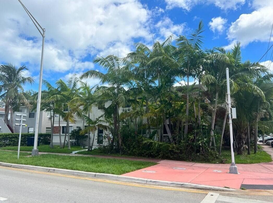 7035 Rue Granville, Miami Beach, FL 33141 — photo 4 of 12
