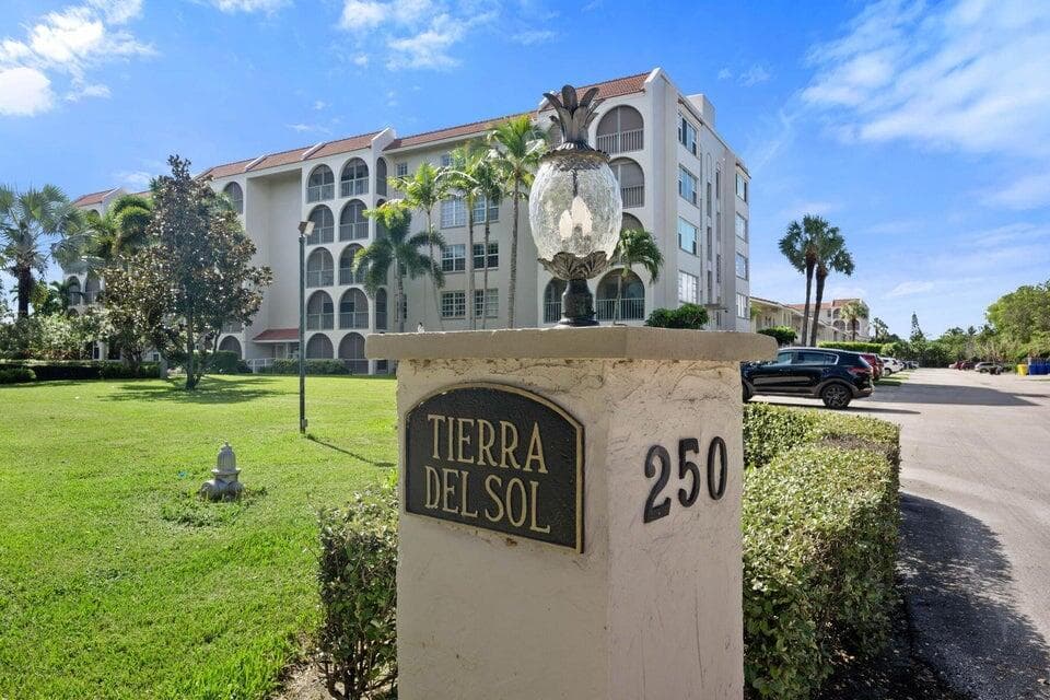 250 NE 20th Street 1010, Boca Raton, FL 33431 — photo 1 of 23