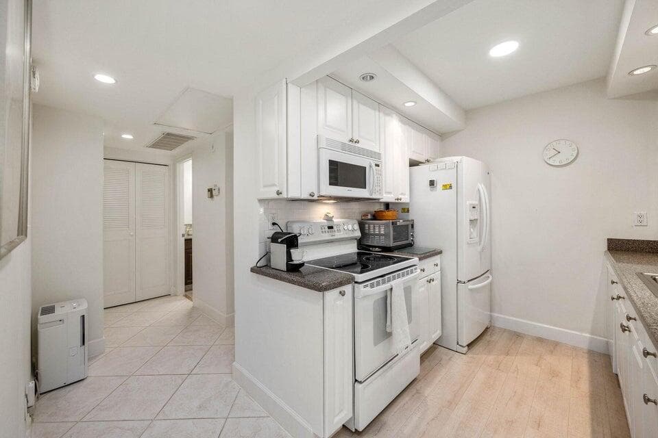 250 NE 20th Street 1010, Boca Raton, FL 33431 — photo 3 of 23