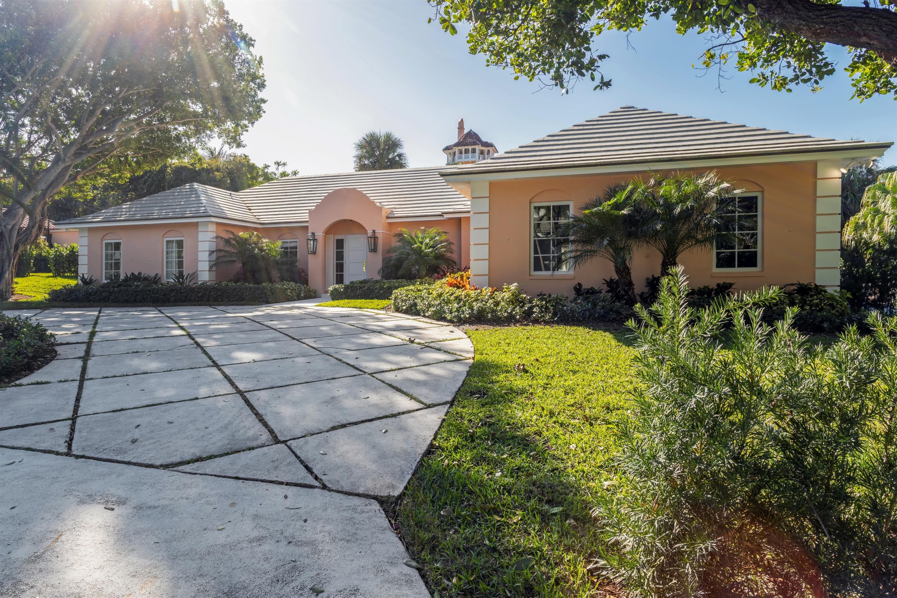 124 Woodbridge Road, Palm Beach, FL 33480 — photo 3 of 45