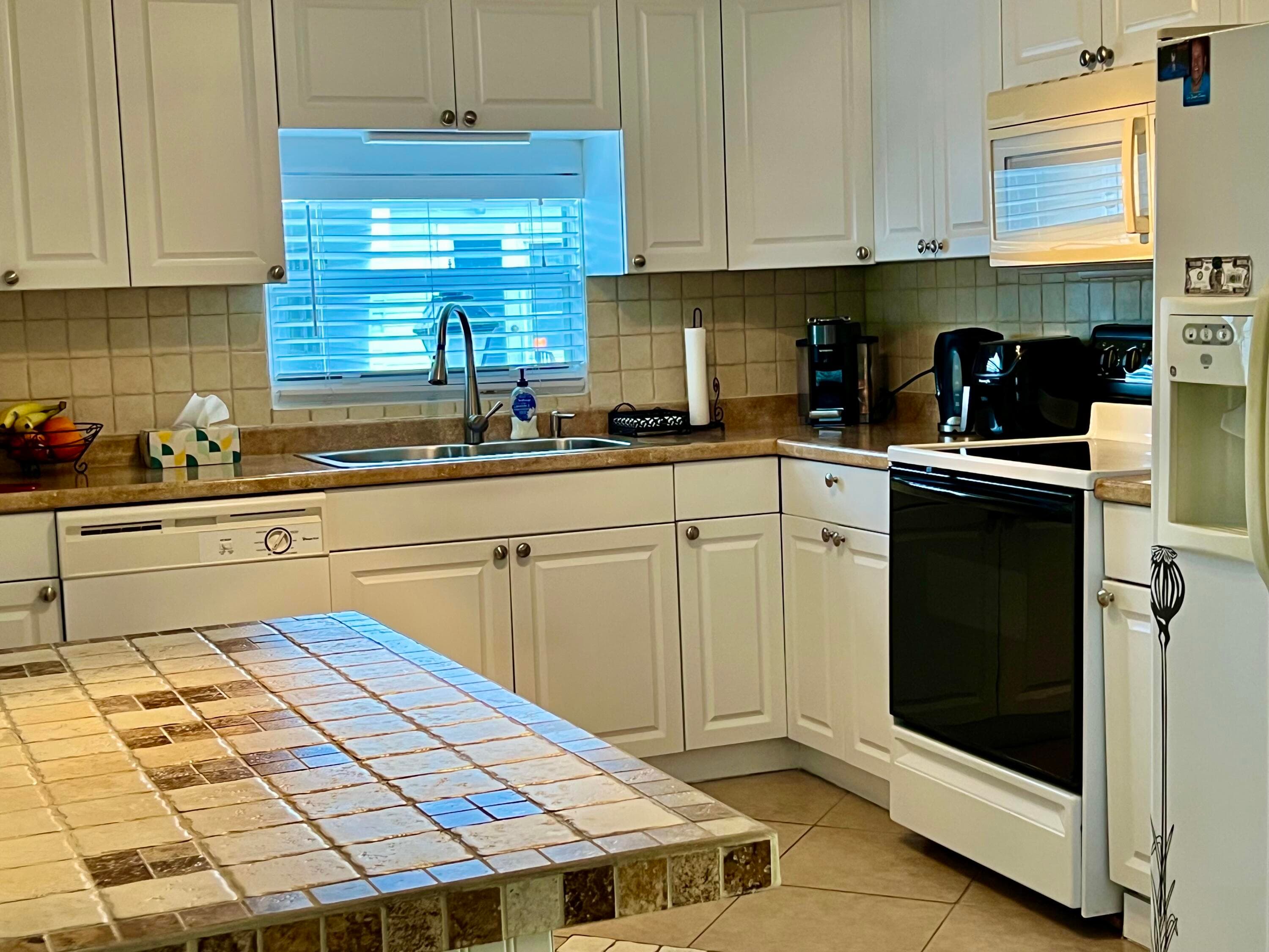 3325 Street Street, Hollywood, FL 33021 — photo 1 of 39