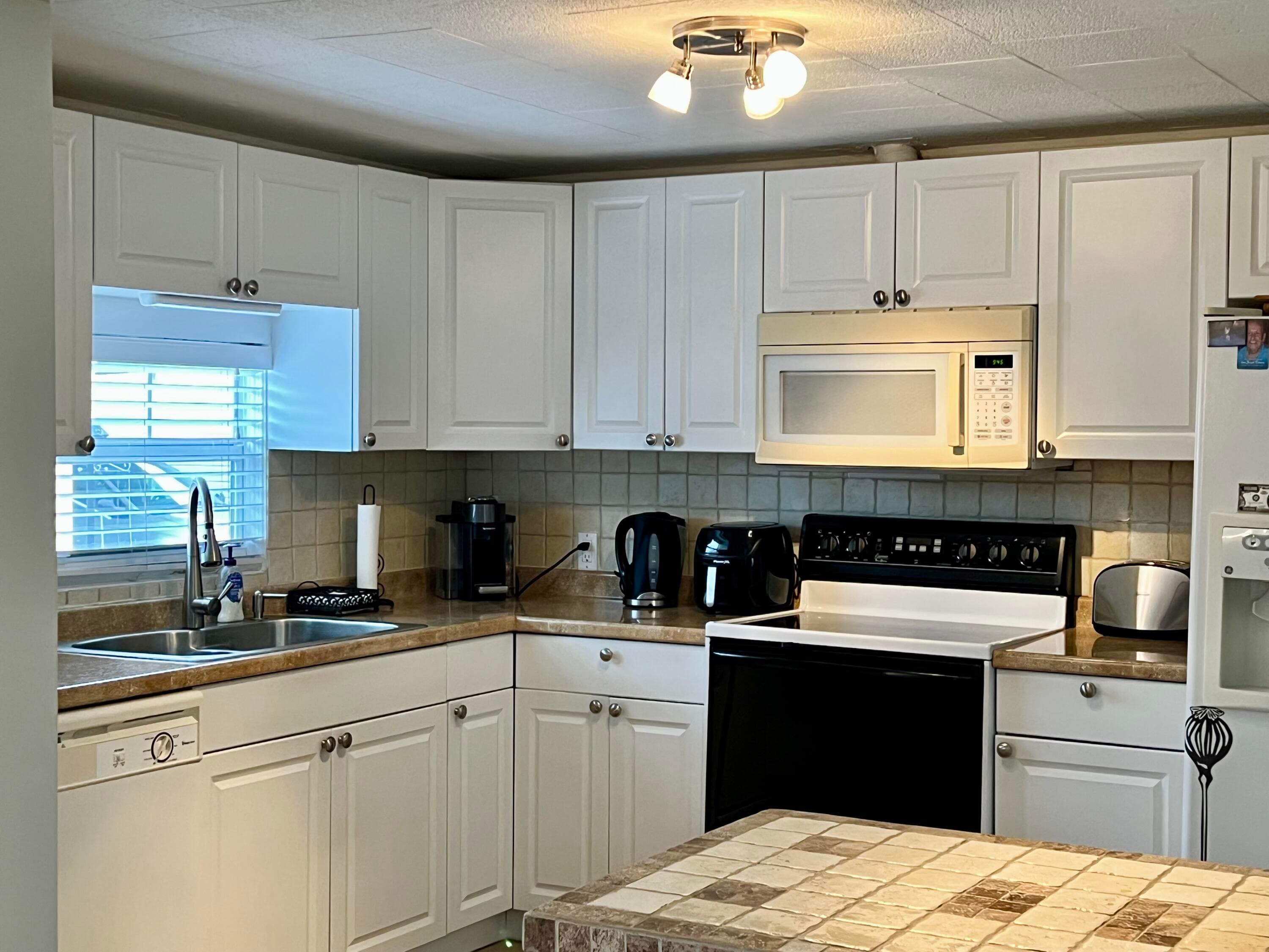 3325 Street Street, Hollywood, FL 33021 — photo 3 of 39