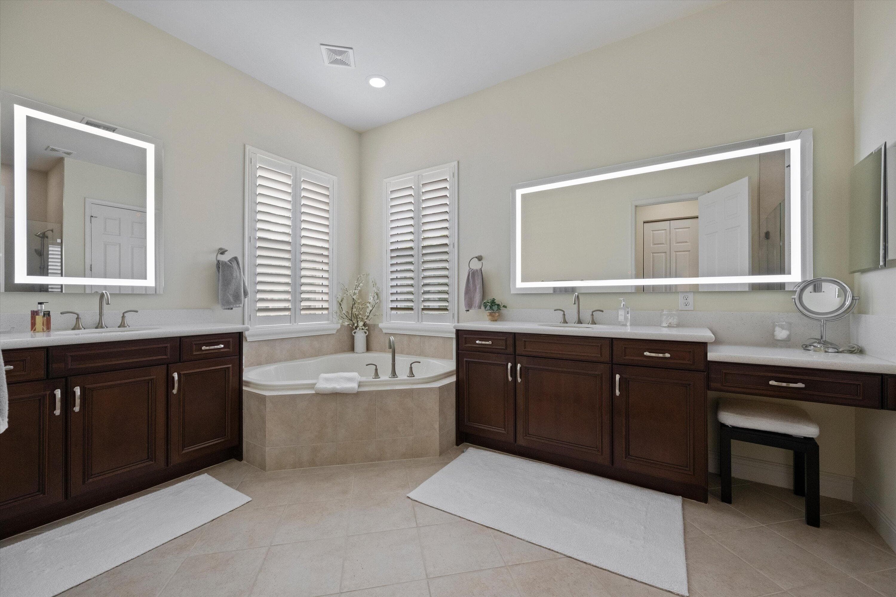8181 Butler Greenwood Drive, West Palm Beach, FL 33411 — photo 14 of 37