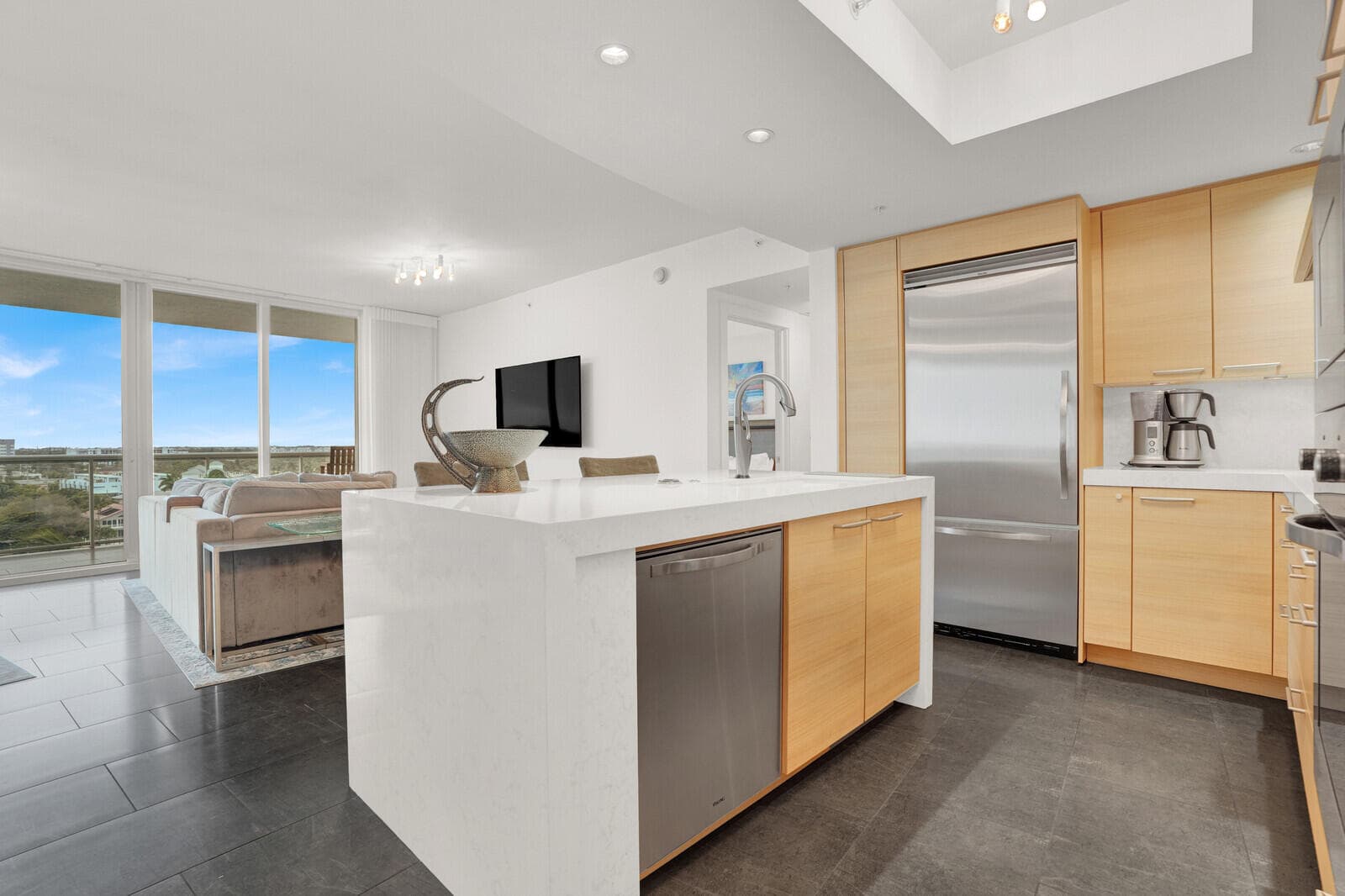 1 N Ocean Boulevard 812, Pompano Beach, FL 33062 — photo 11 of 47
