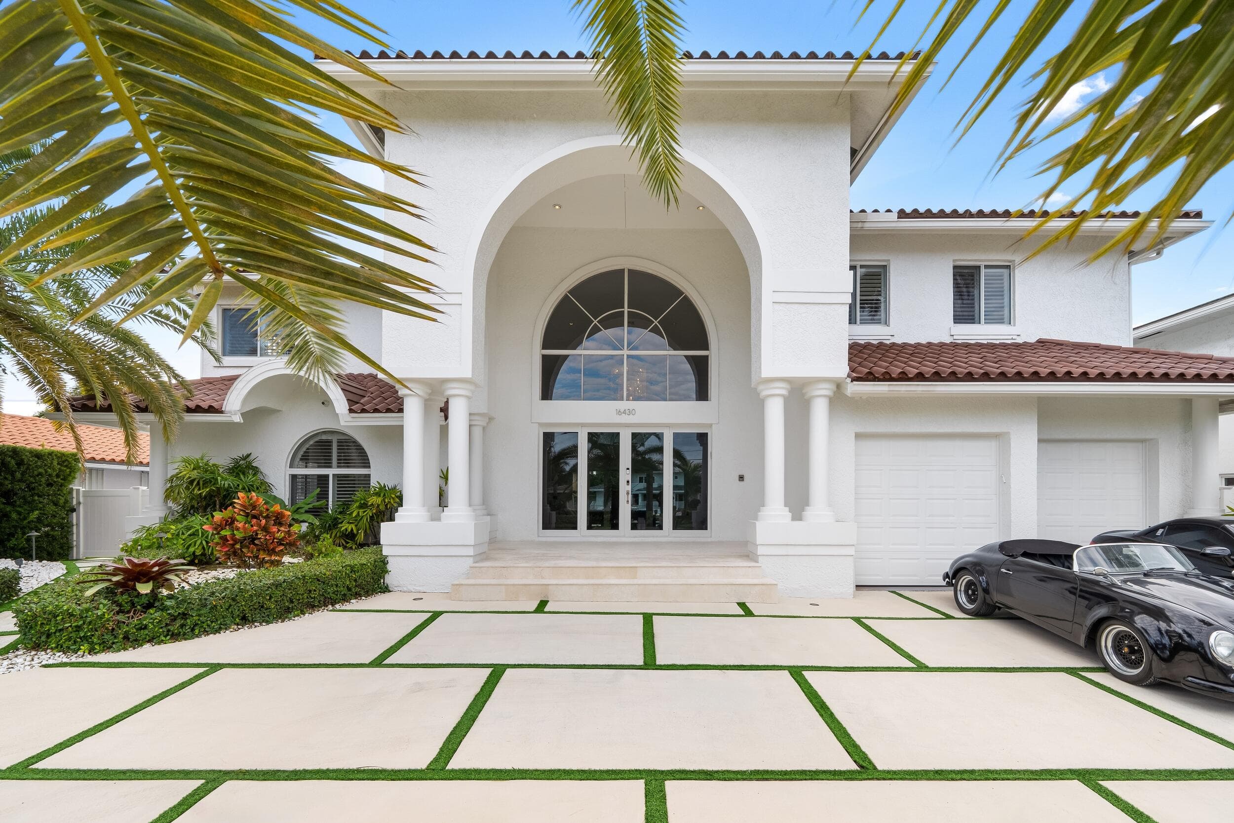 16430 NE 30th Avenue, North Miami Beach, FL 33160 — photo 5 of 68
