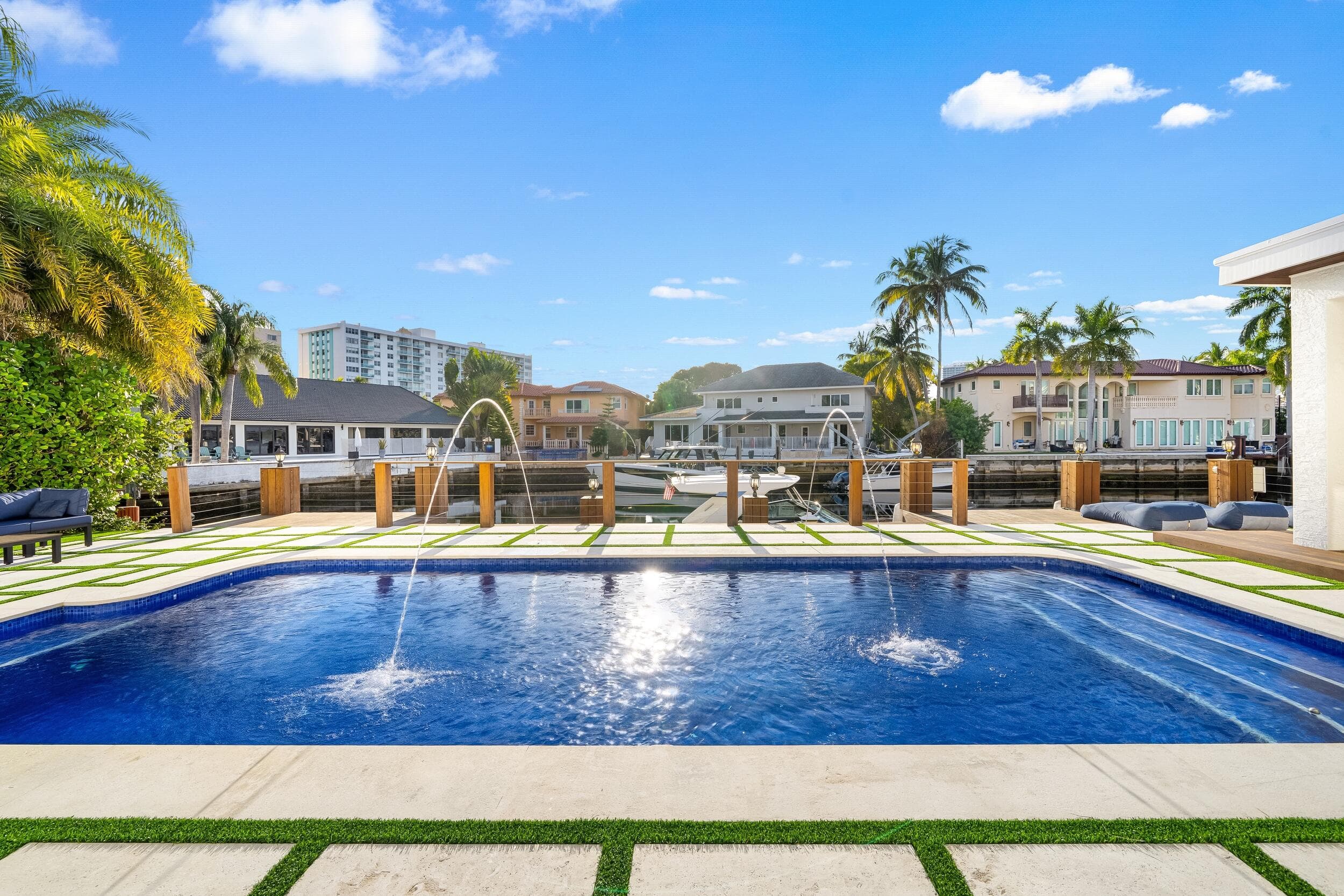 16430 NE 30th Avenue, North Miami Beach, FL 33160 — photo 23 of 68