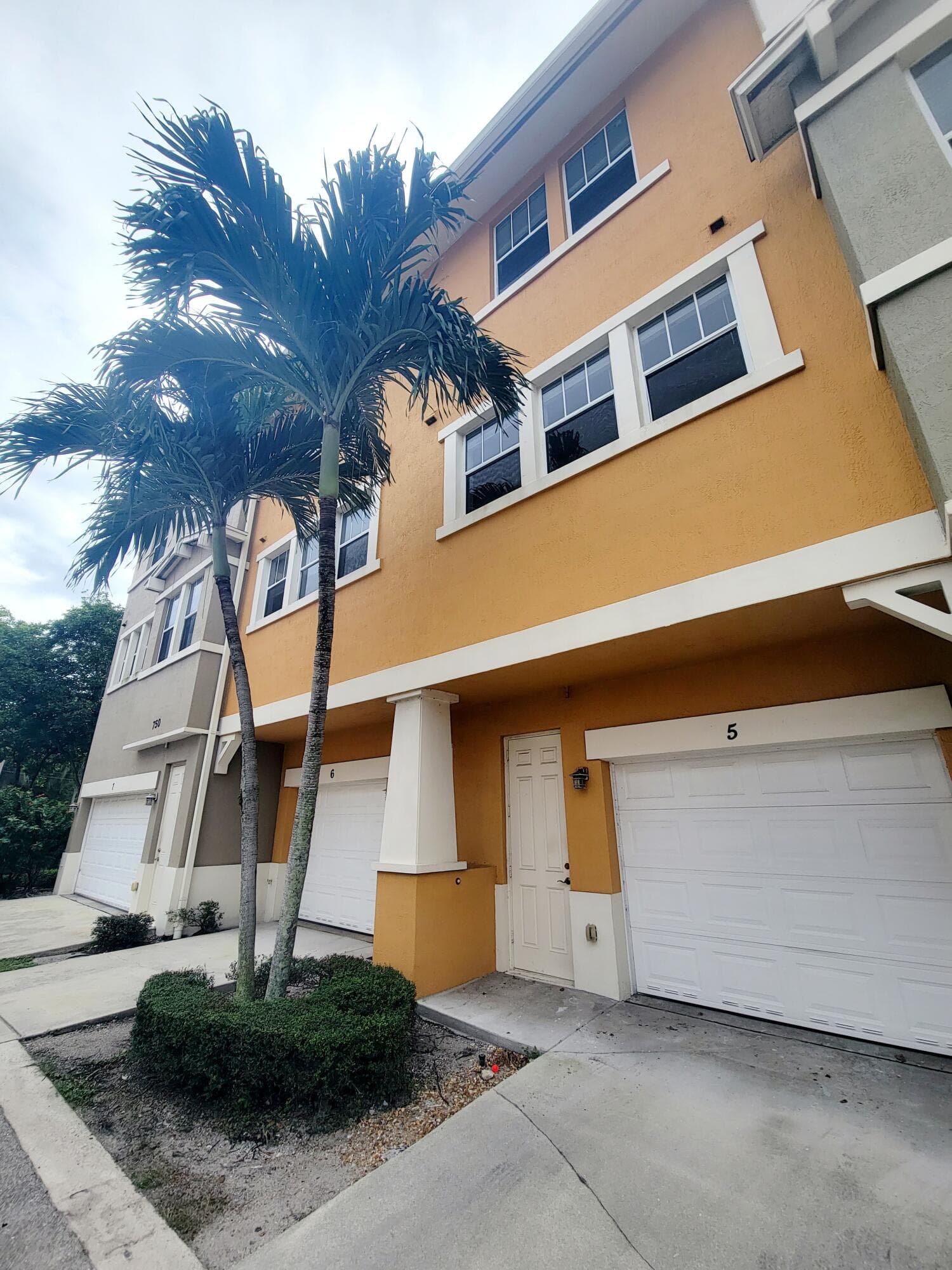 750 Millbrae Court 5, West Palm Beach, FL 33401 — photo 6 of 60