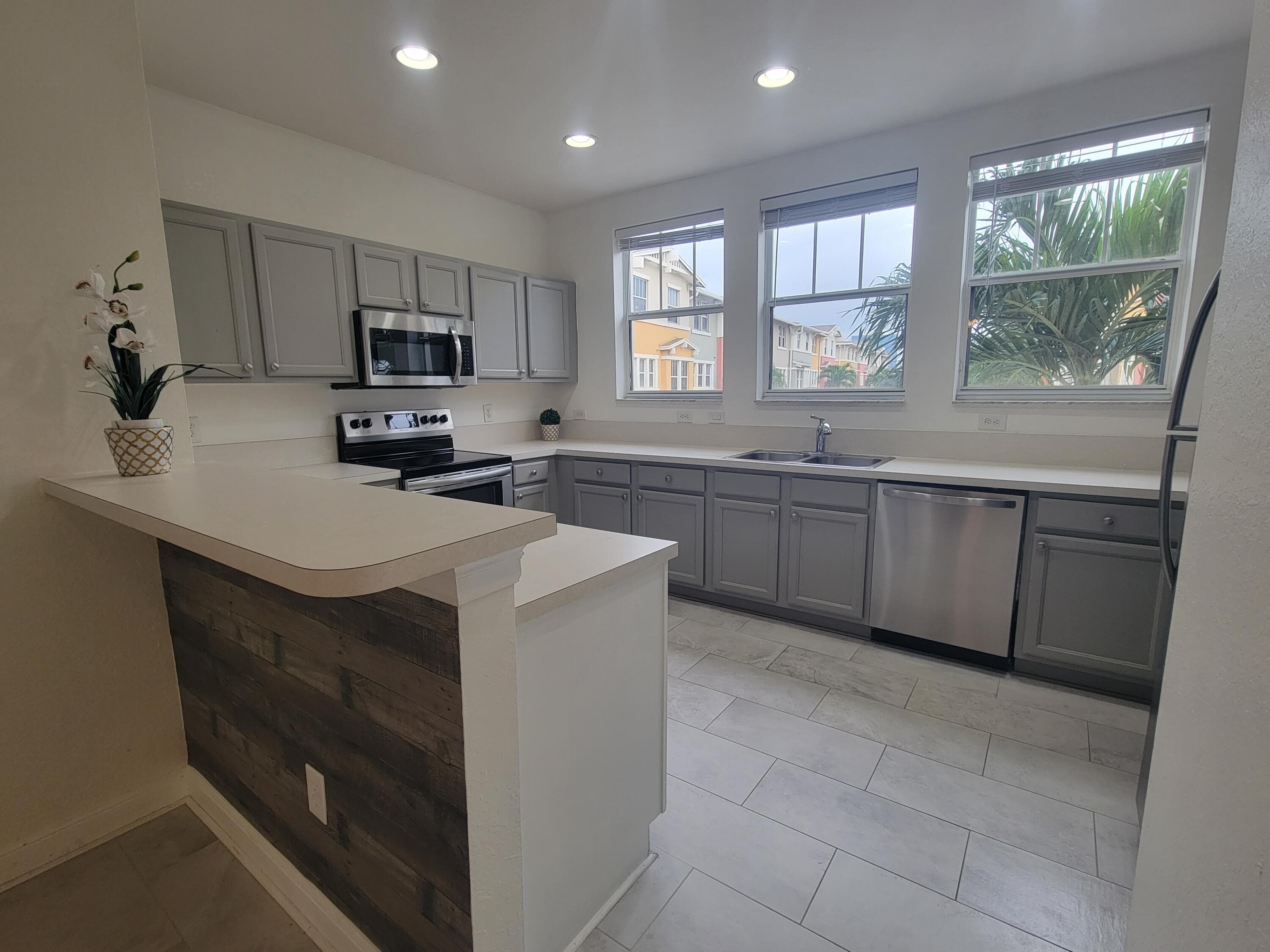 750 Millbrae Court 5, West Palm Beach, FL 33401 — photo 8 of 60