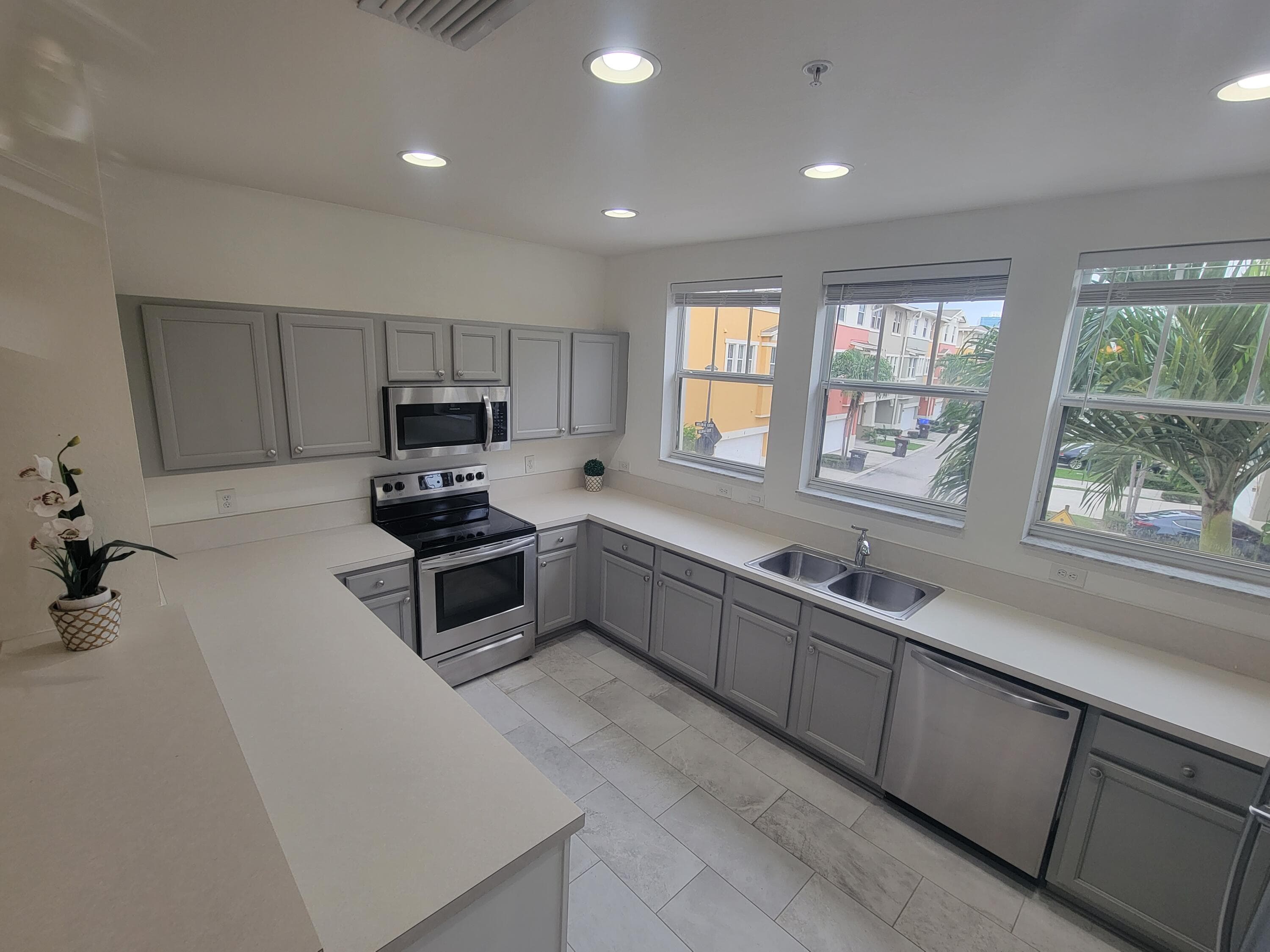 750 Millbrae Court 5, West Palm Beach, FL 33401 — photo 18 of 60