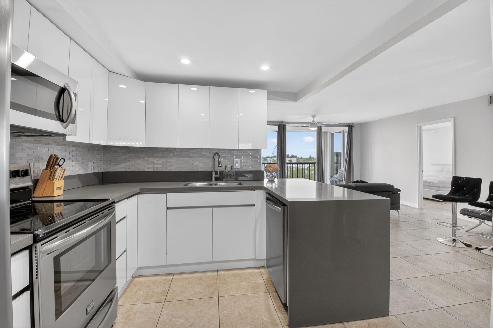 5280 NW 2nd Ave Ph-17, Boca Raton, FL 33487 — photo 11 of 35